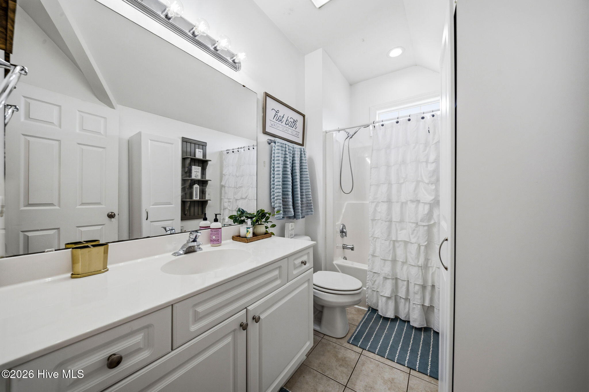 100561515 | Photo 81