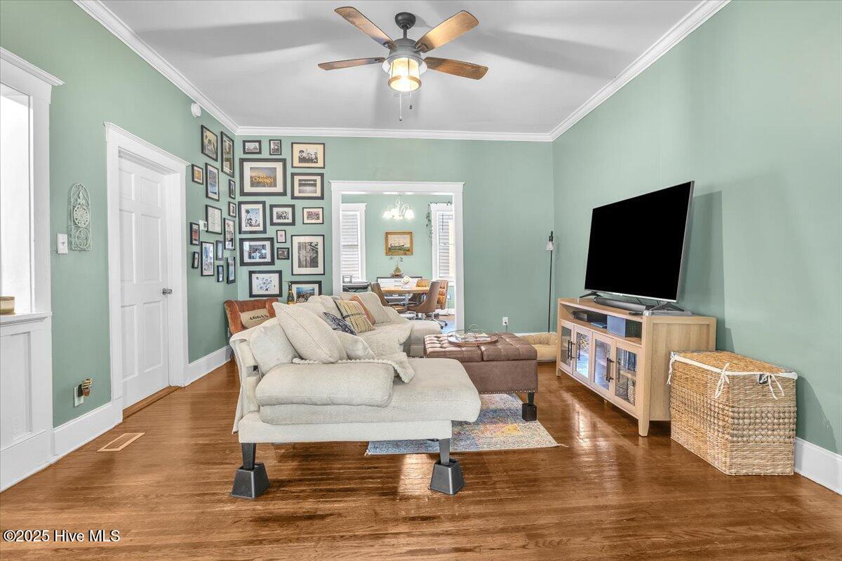 100525423 | Photo 10