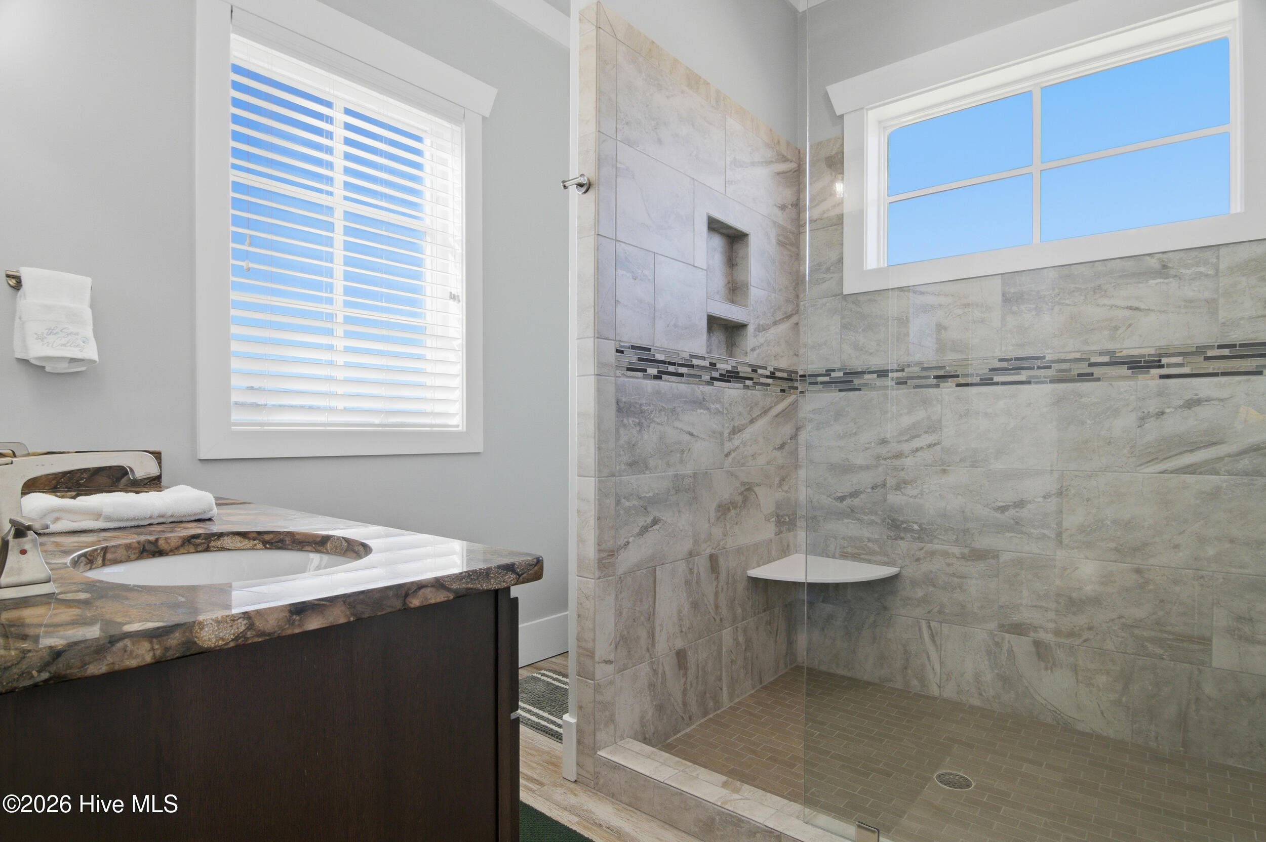 100549551 | Photo 36