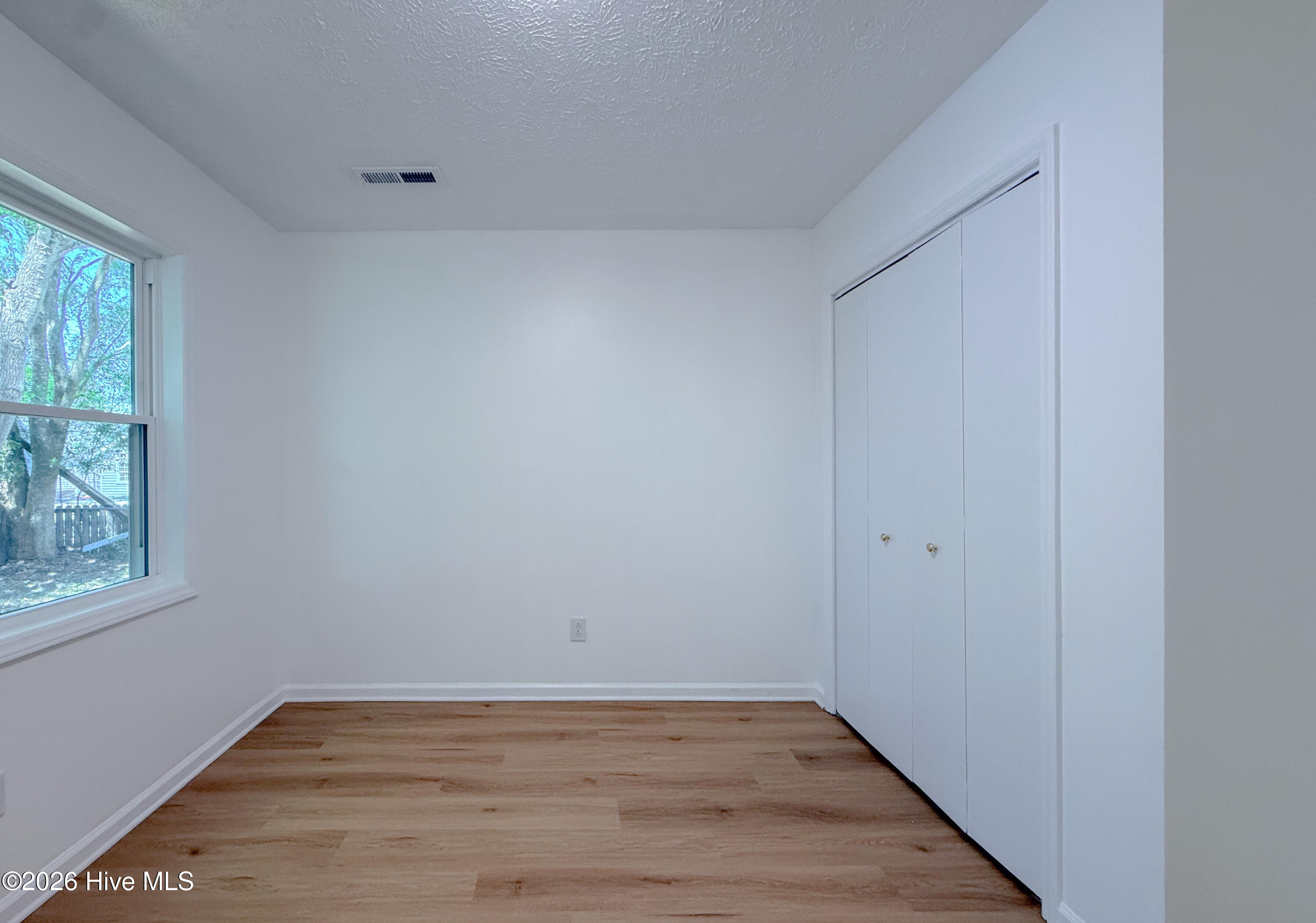 100568255 | Photo 53