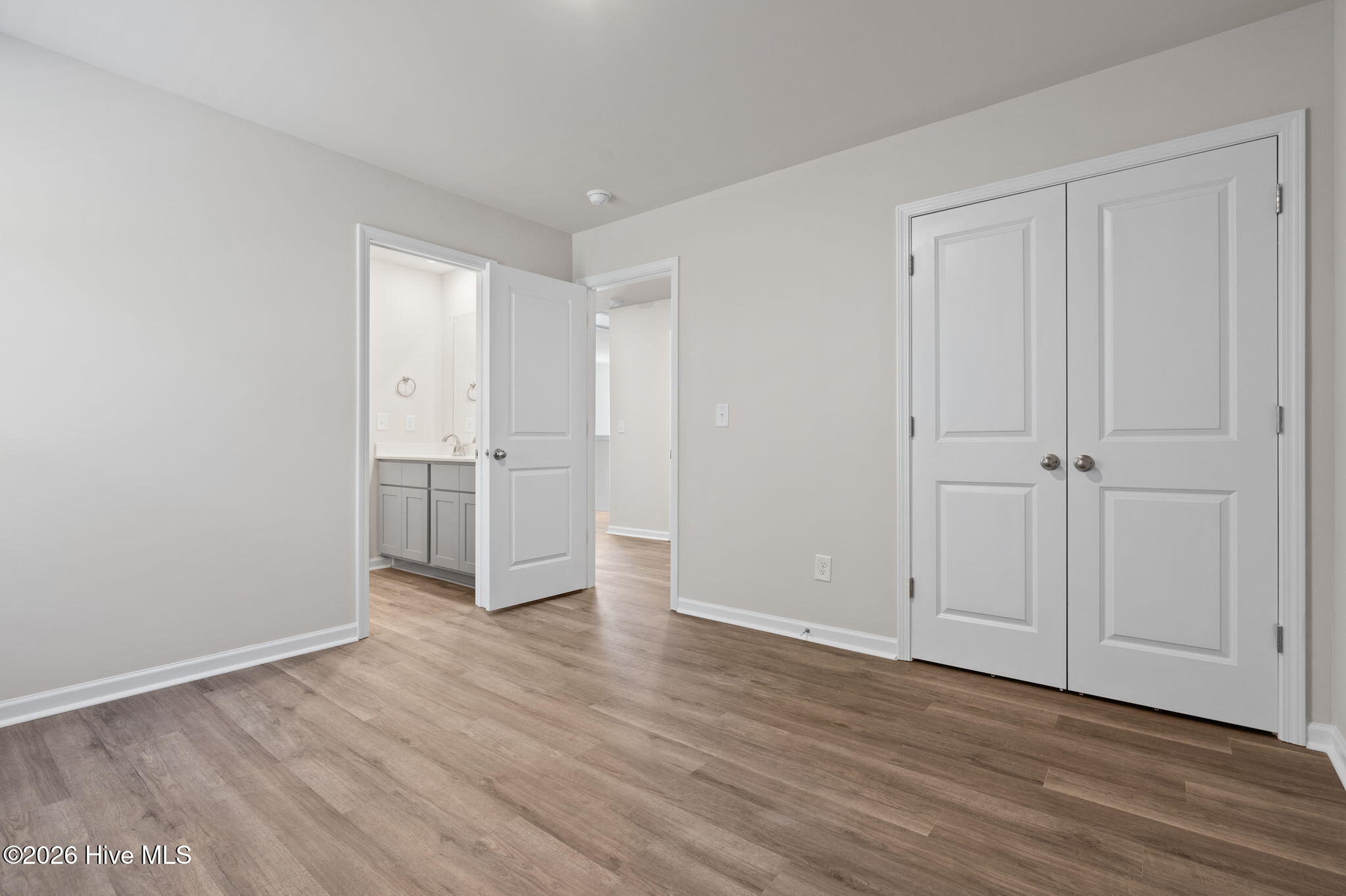 100566498 | Photo 24