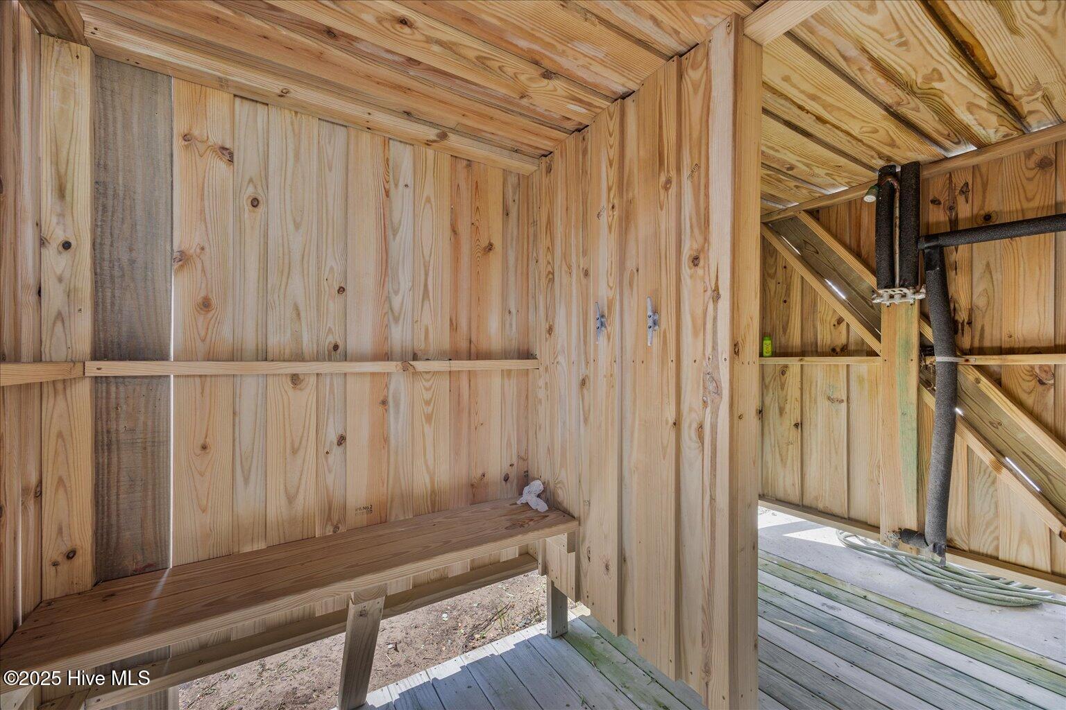 100528040 | Photo 43