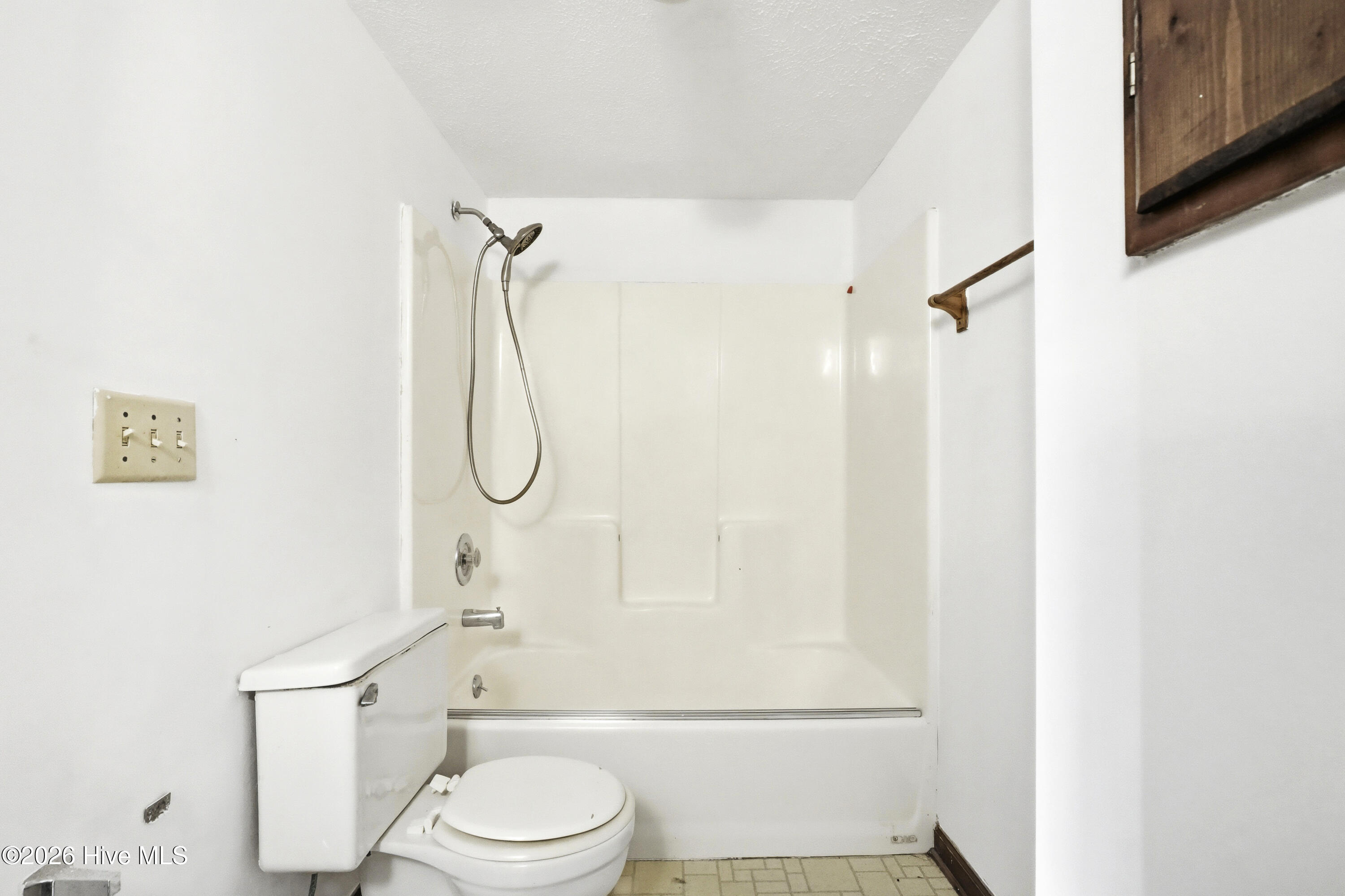 100568902 | Photo 28