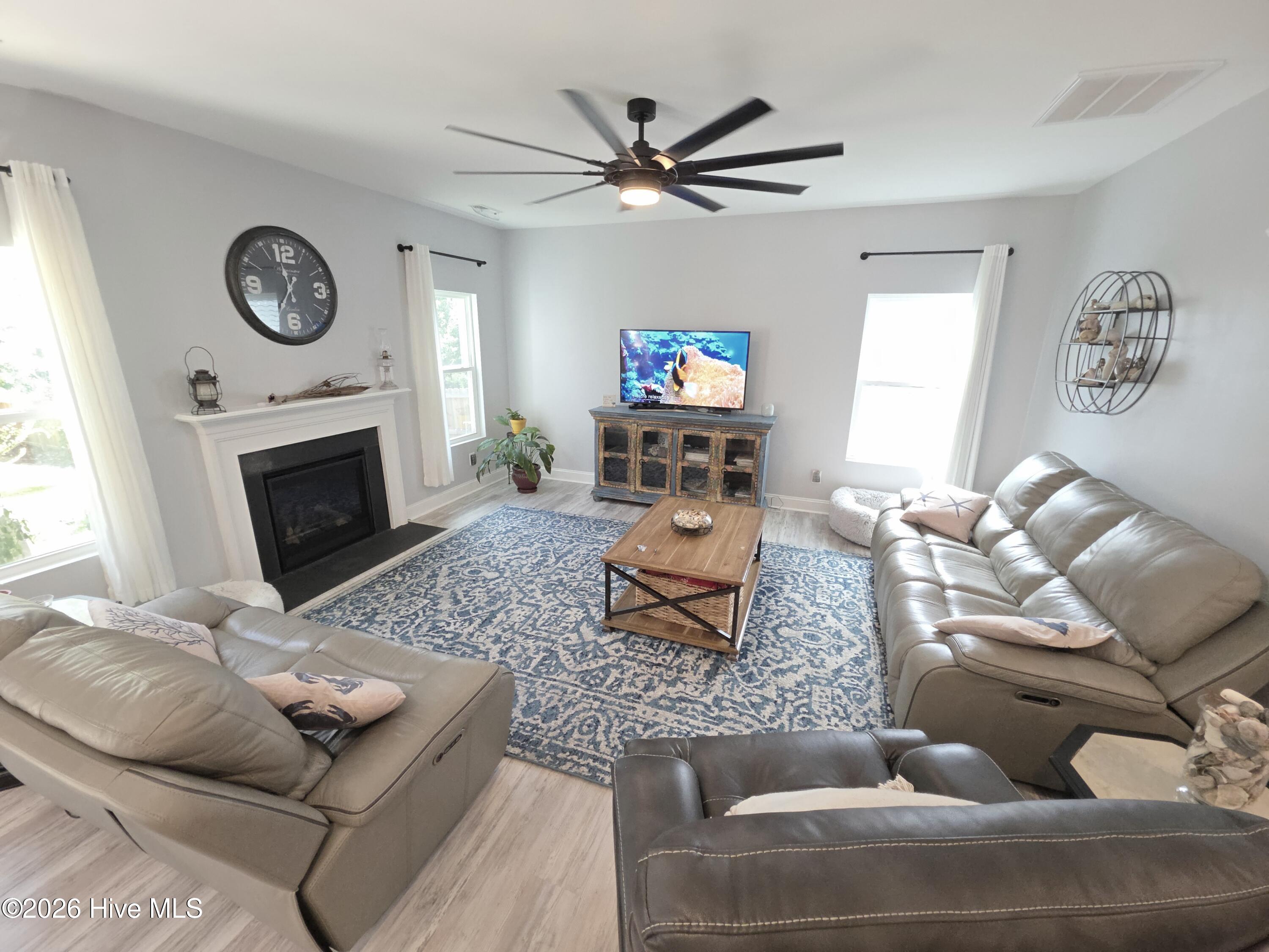 100564873 | Photo 11