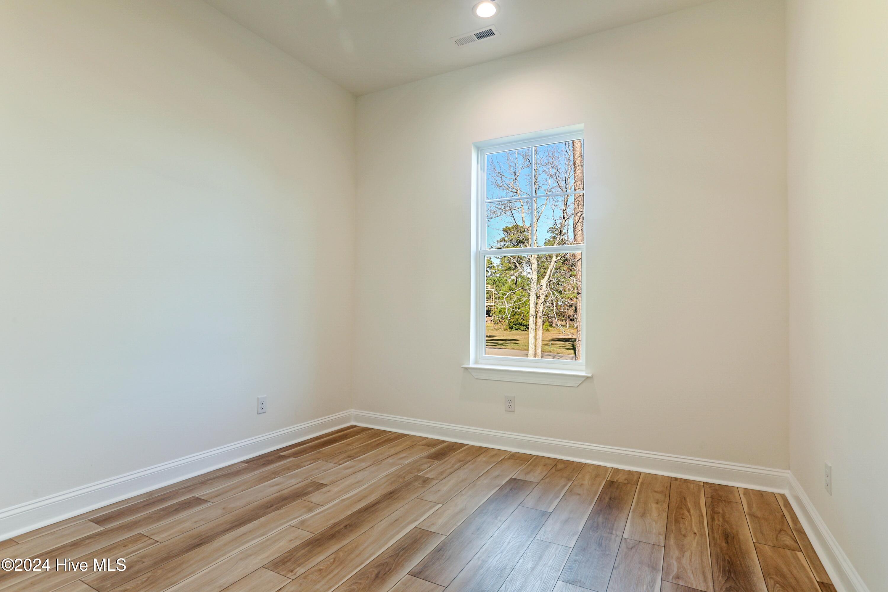 100477355 | Photo 33