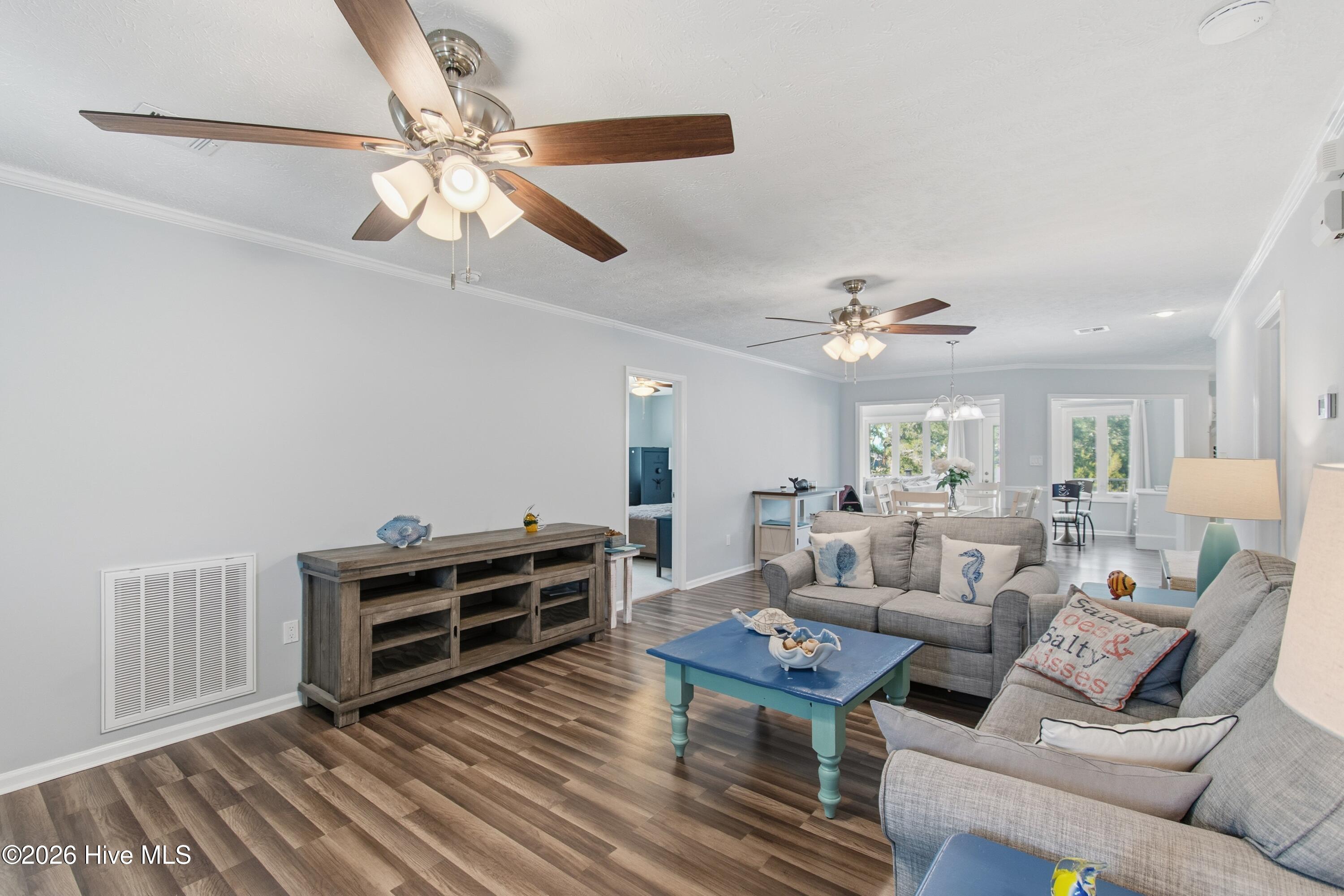 100550998 | Photo 15