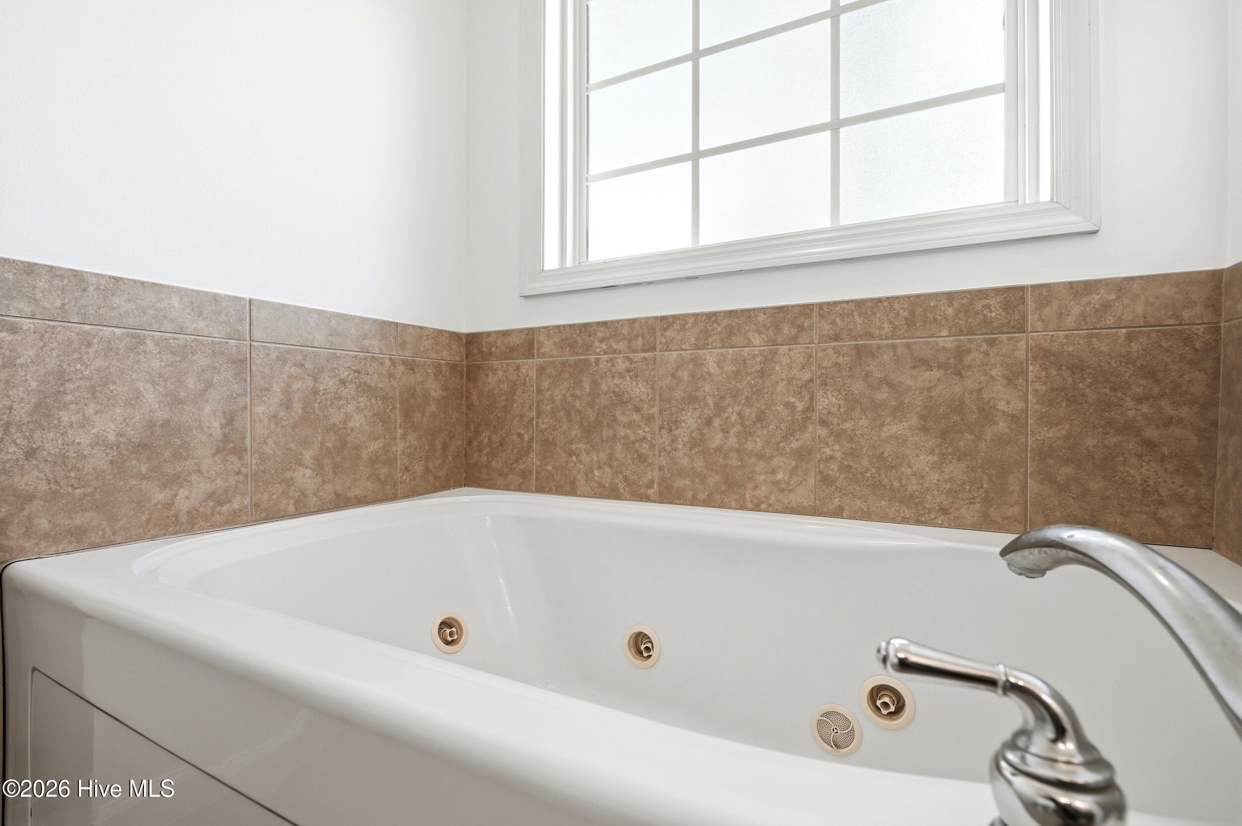 100569719 | Photo 21