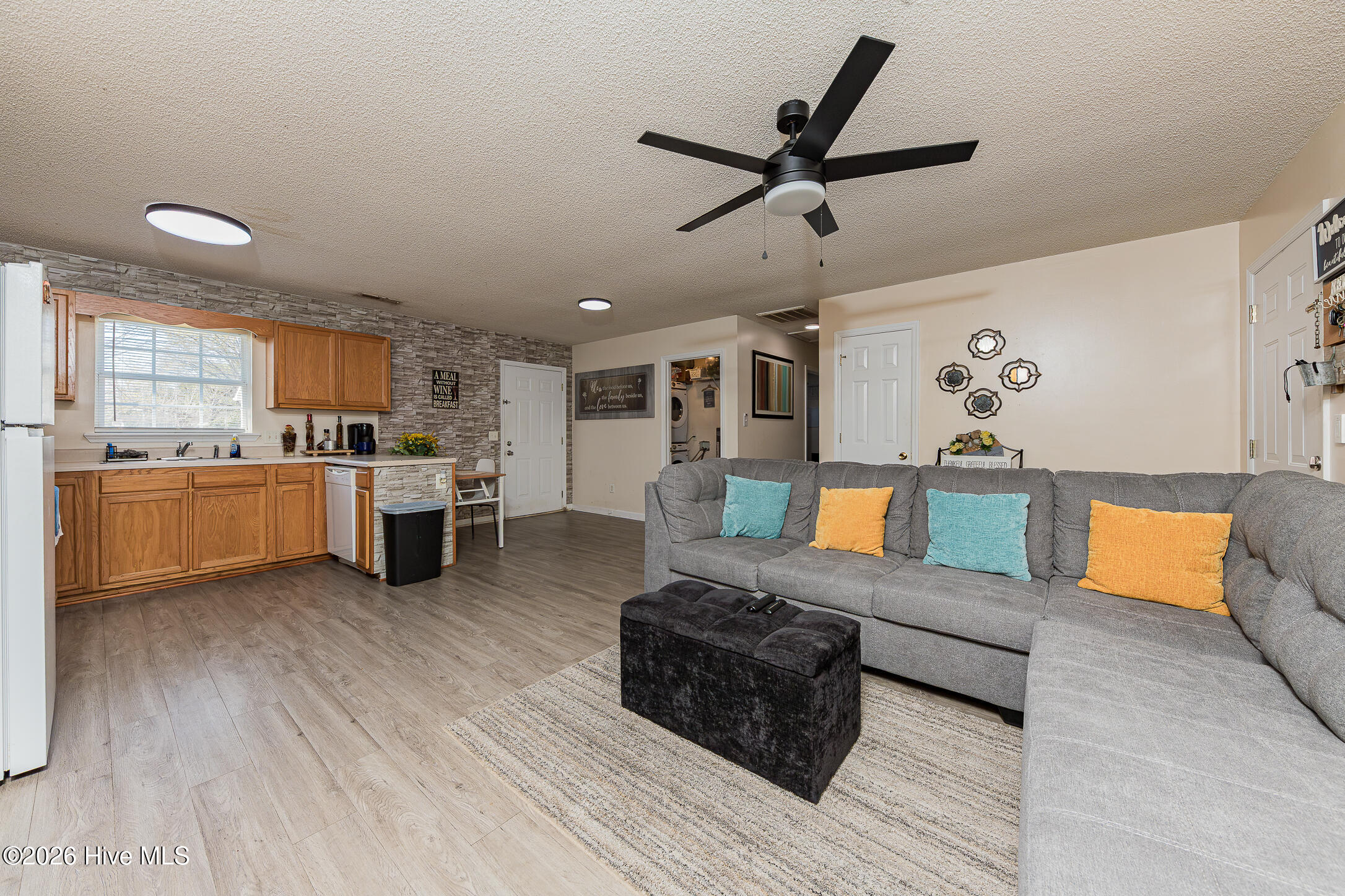 100562596 | Photo 10