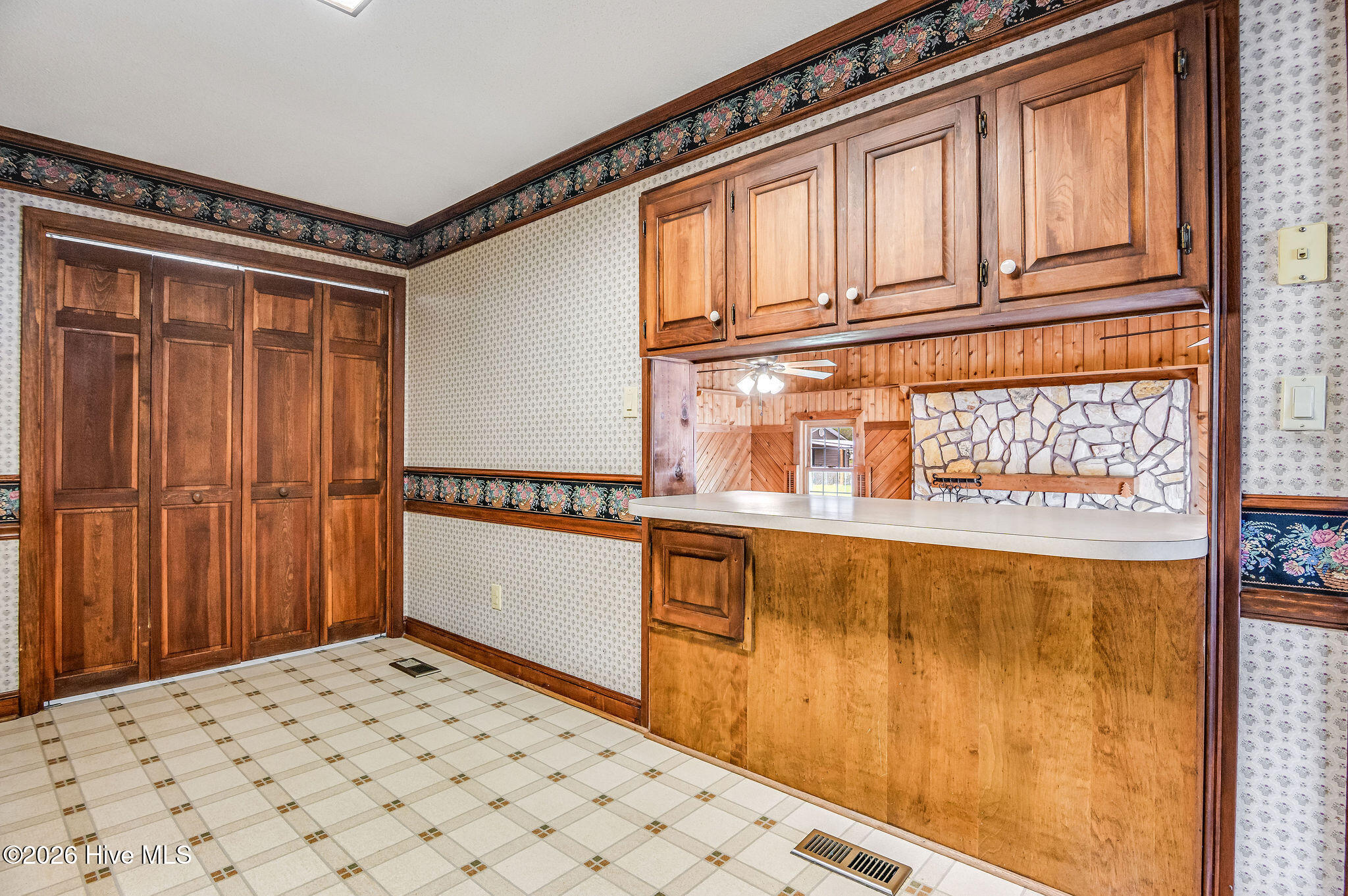 100565785 | Photo 17