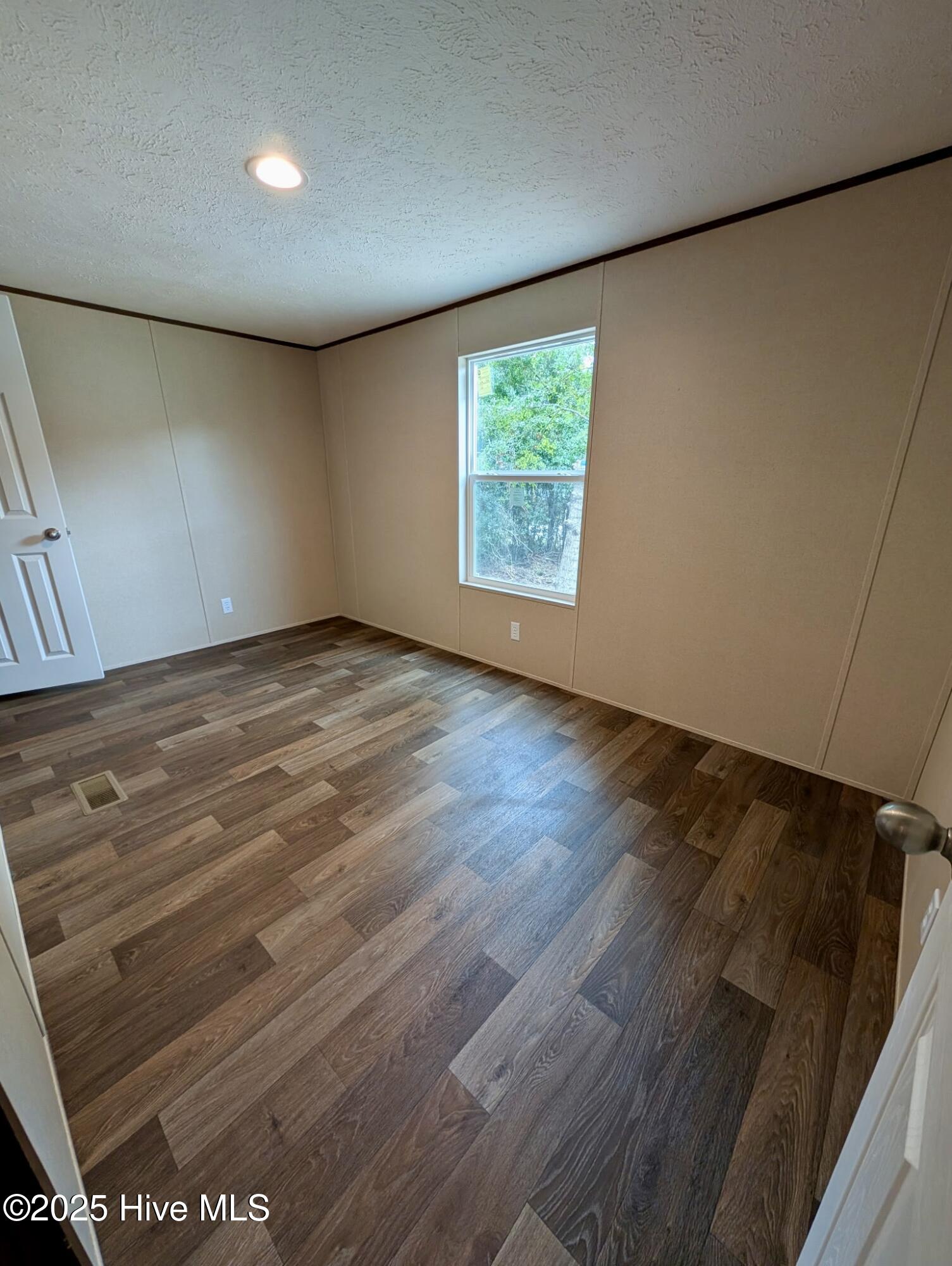 612 Bayshore Drive SE, Bolivia, NC 28422 – photo 15: Bedroom at end of hall