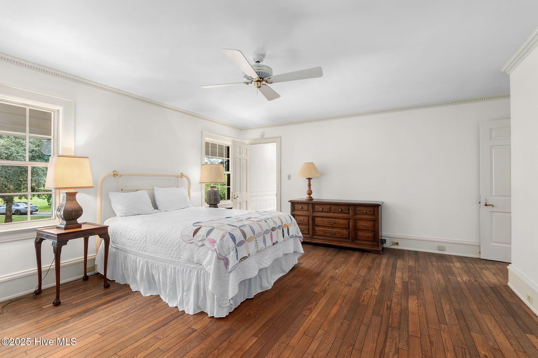 100528330 | Photo 51