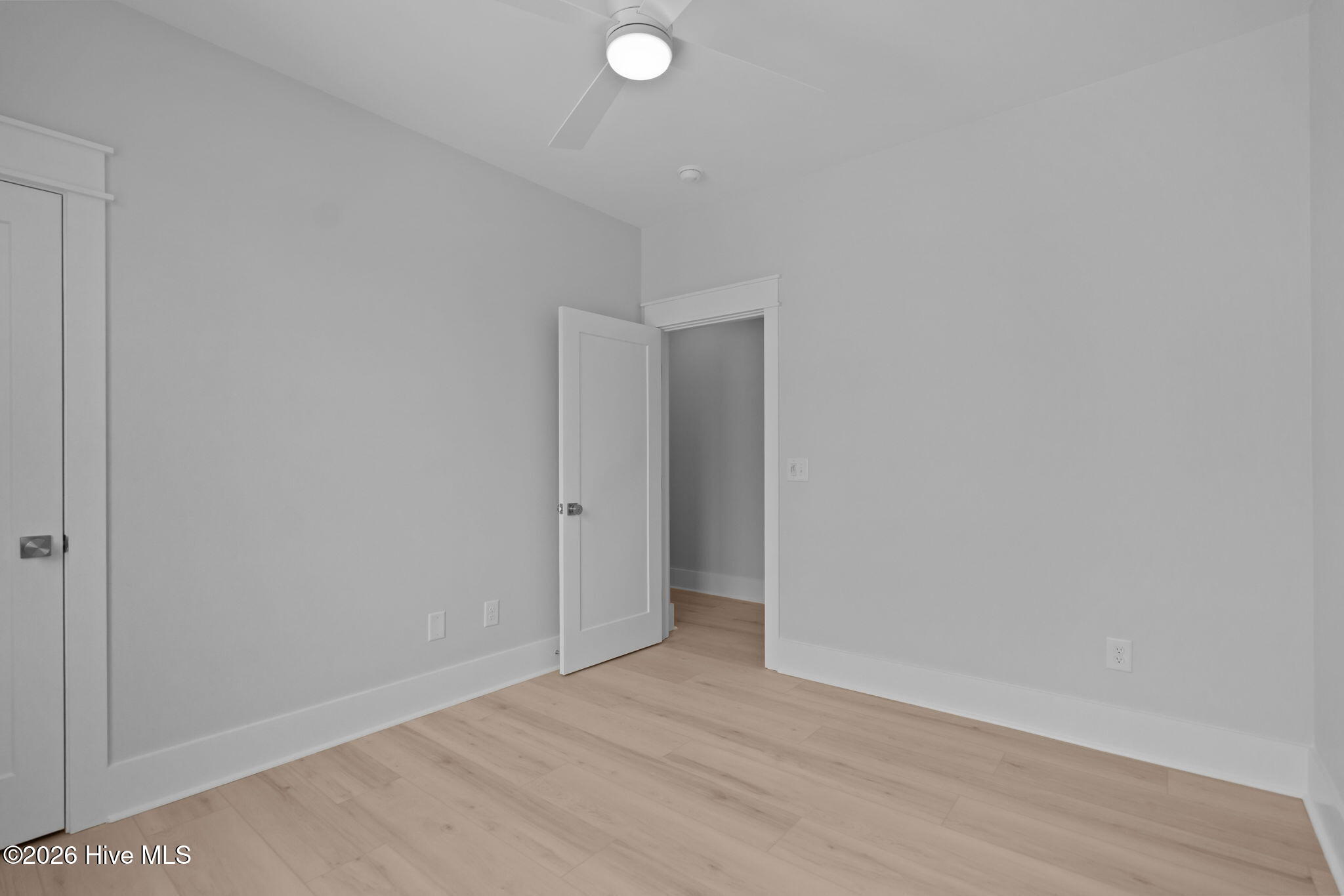 100553726 | Photo 25