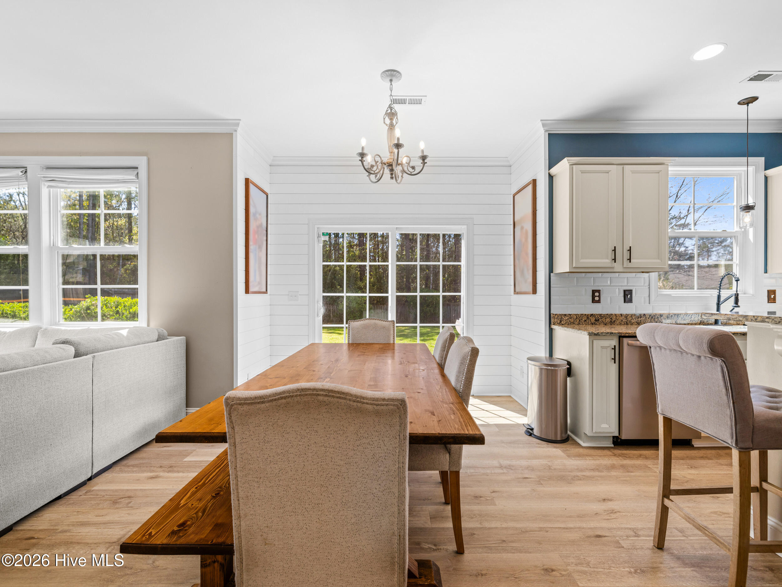 100566633 | Photo 25