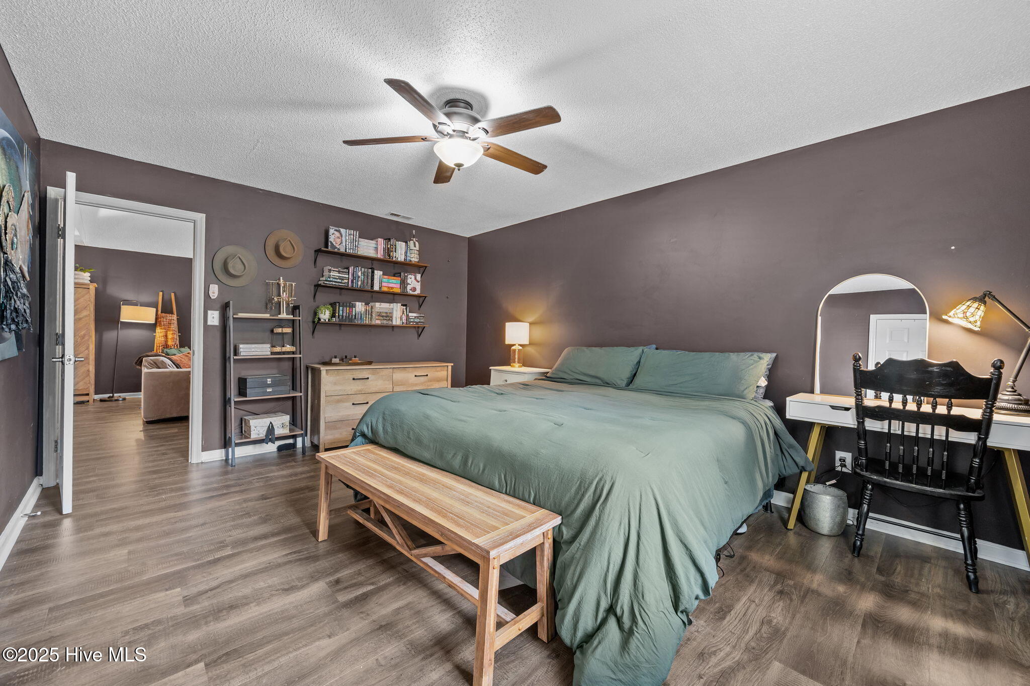 100545928 | Photo 16