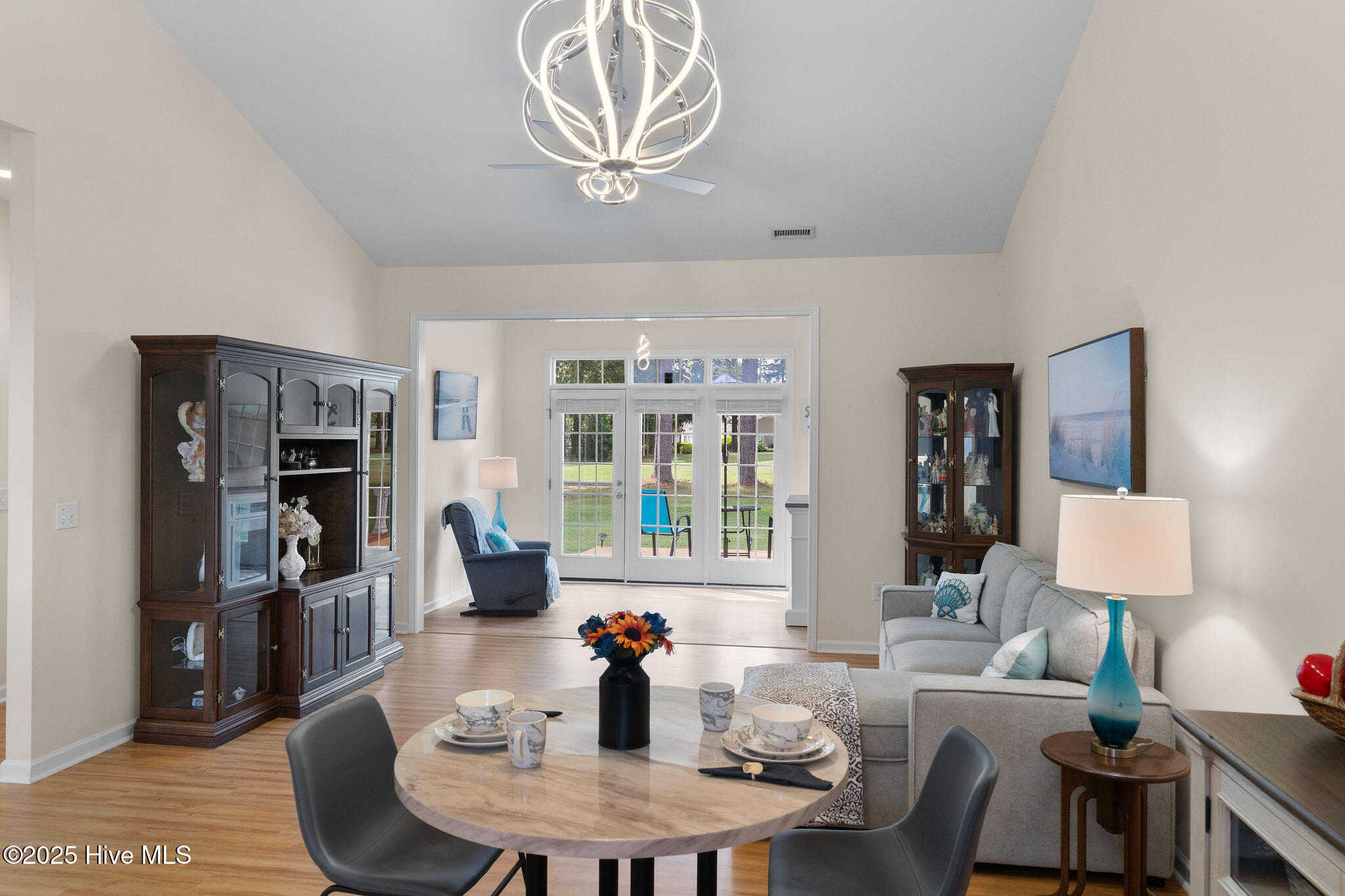 100513601 | Photo 14