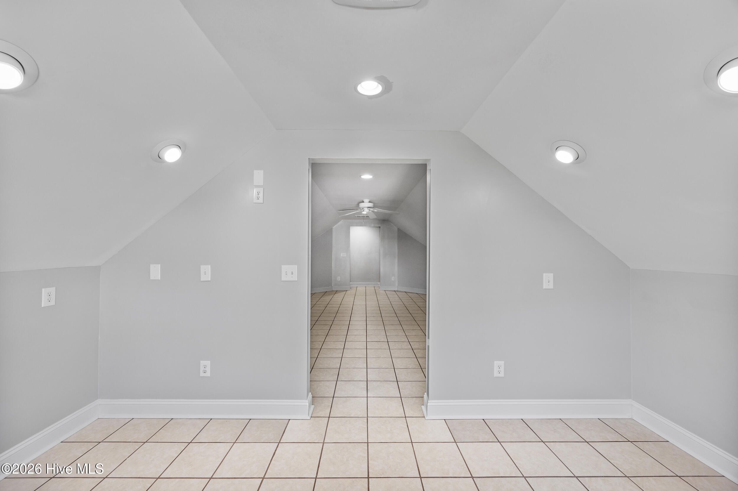 100569506 | Photo 50