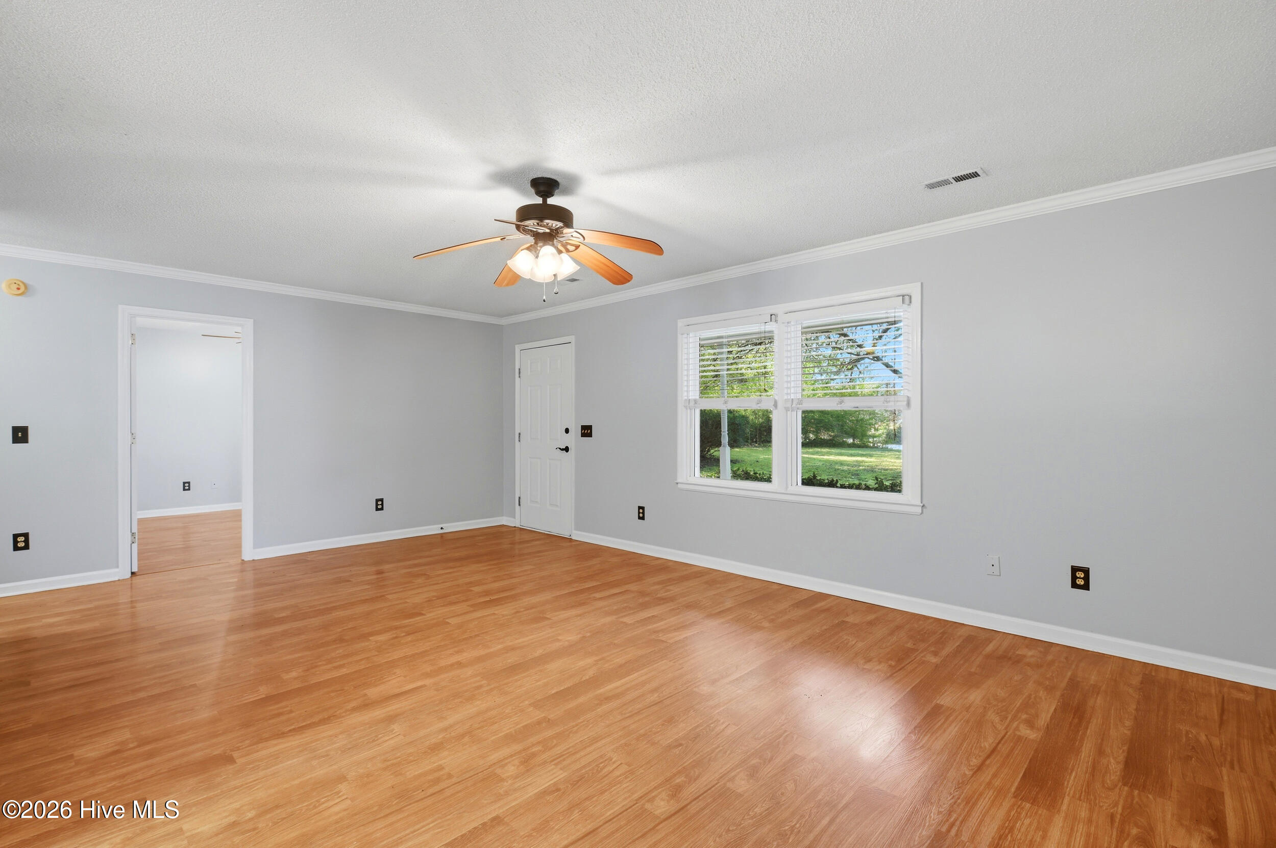 100562440 | Photo 12