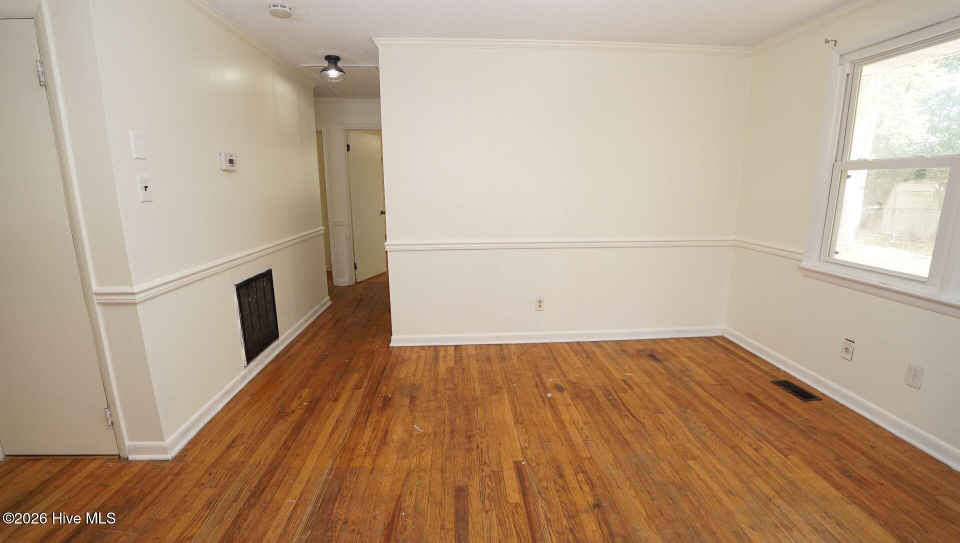 100566833 | Photo 11