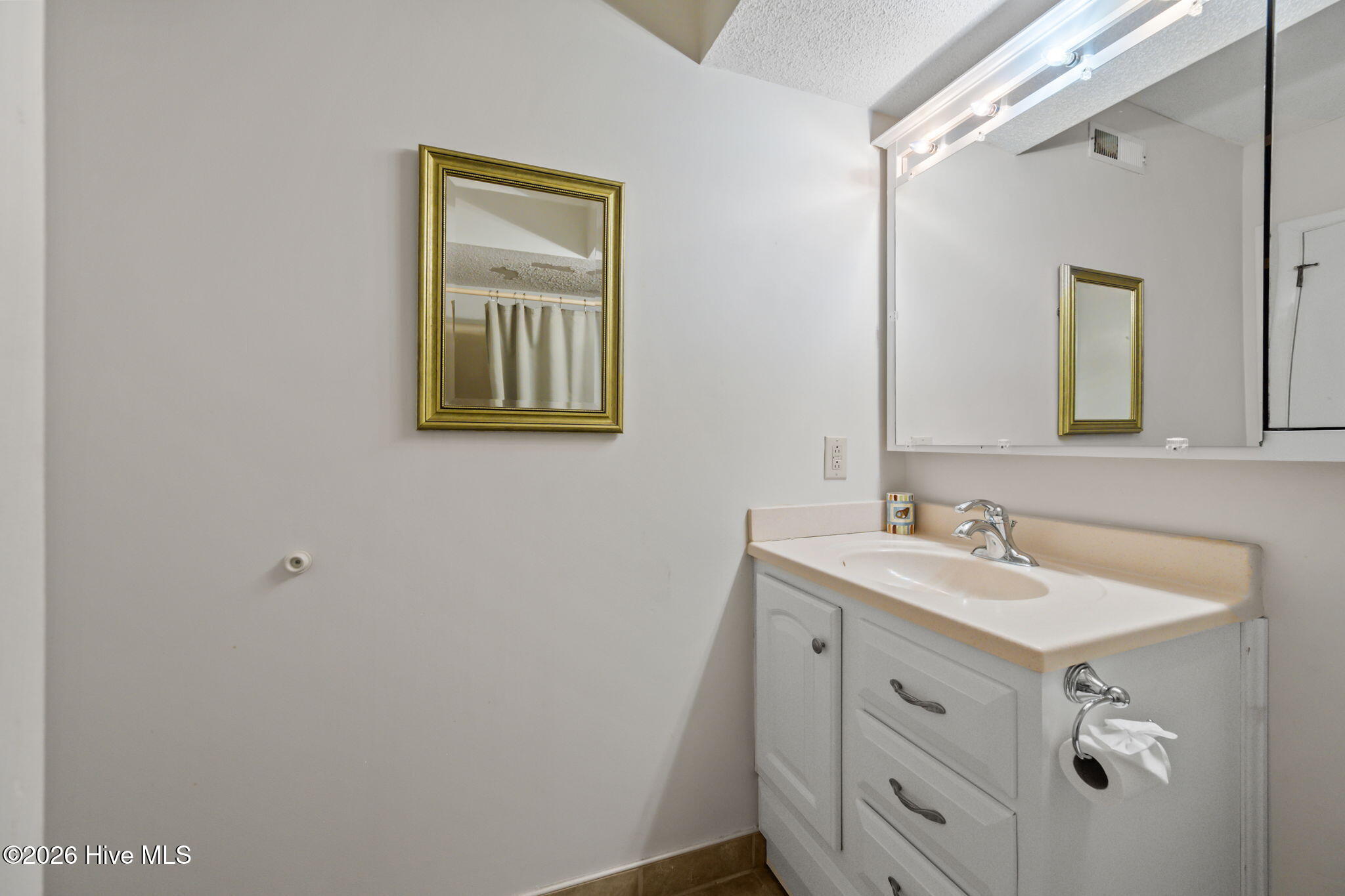 100552737 | Photo 24