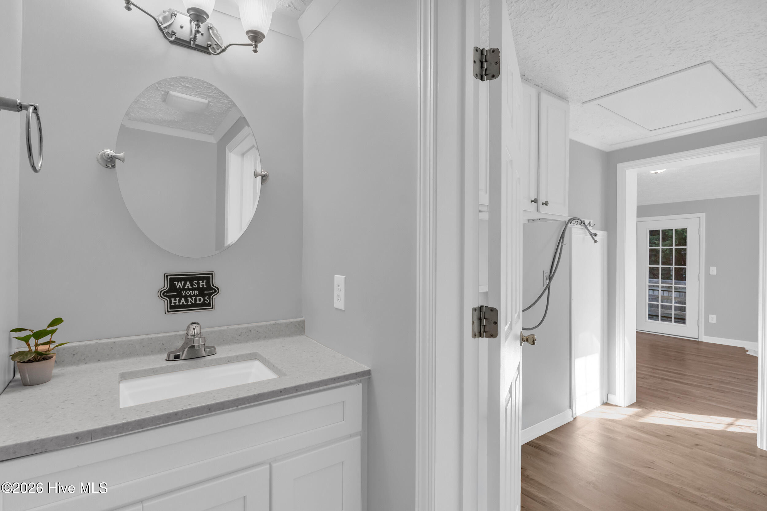 100550344 | Photo 25