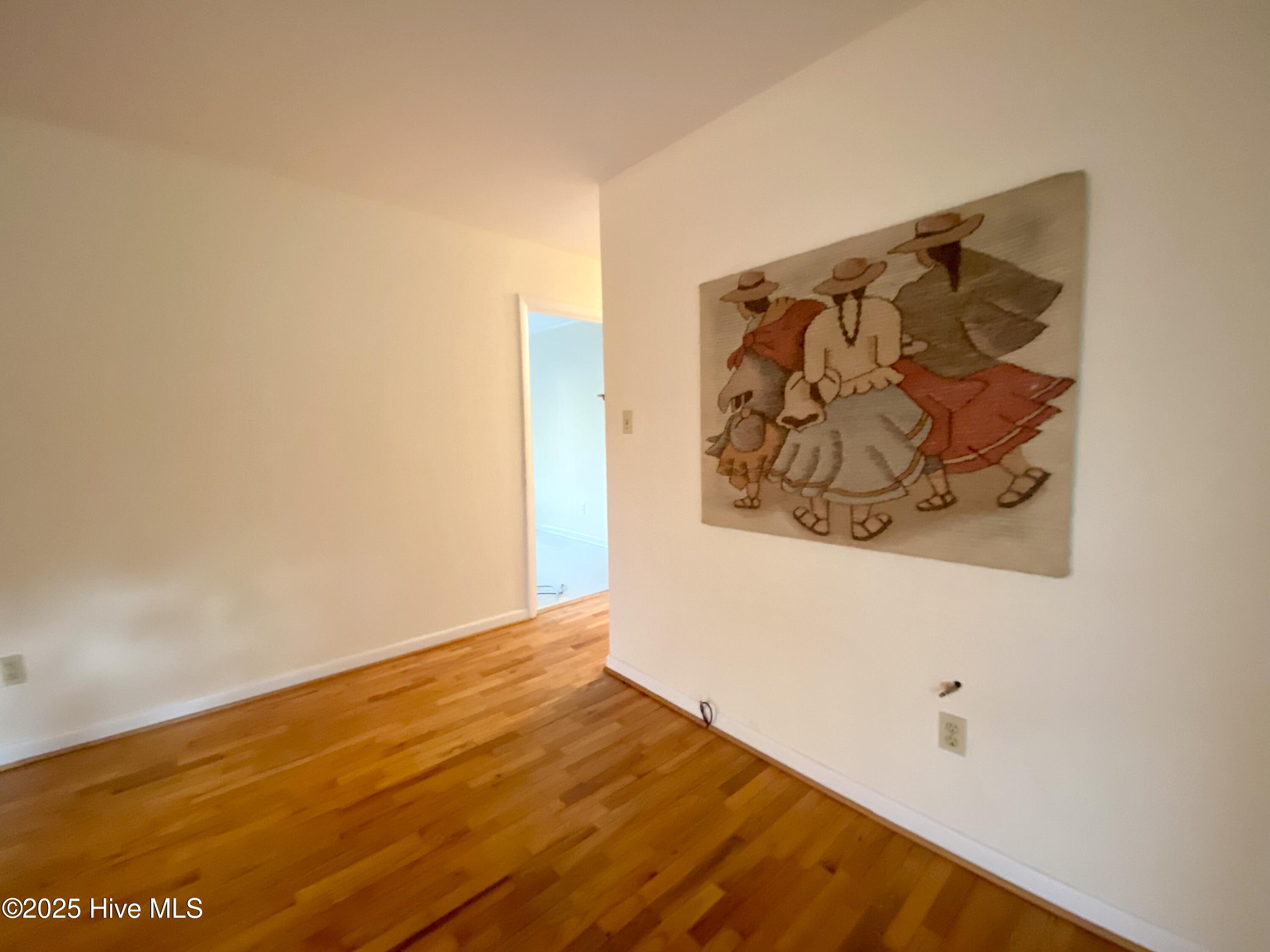 100533068 | Photo 11