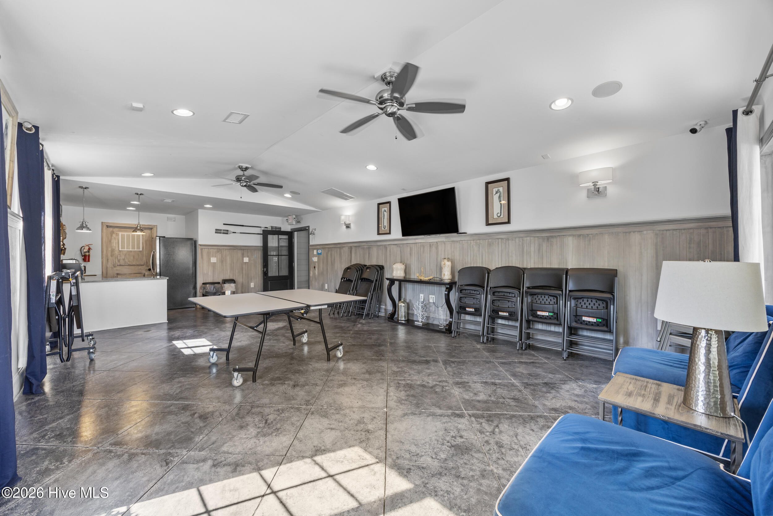 100570393 | Photo 38