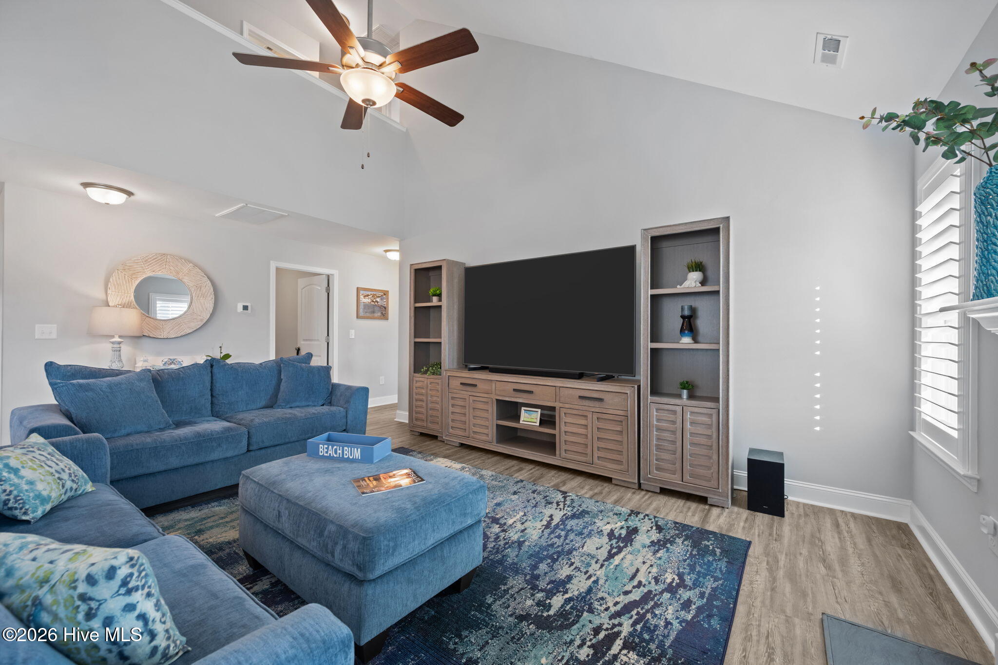 100561377 | Photo 17