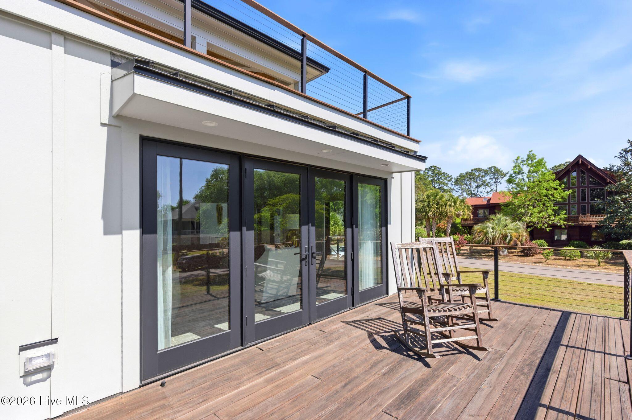 100568012 | Photo 47