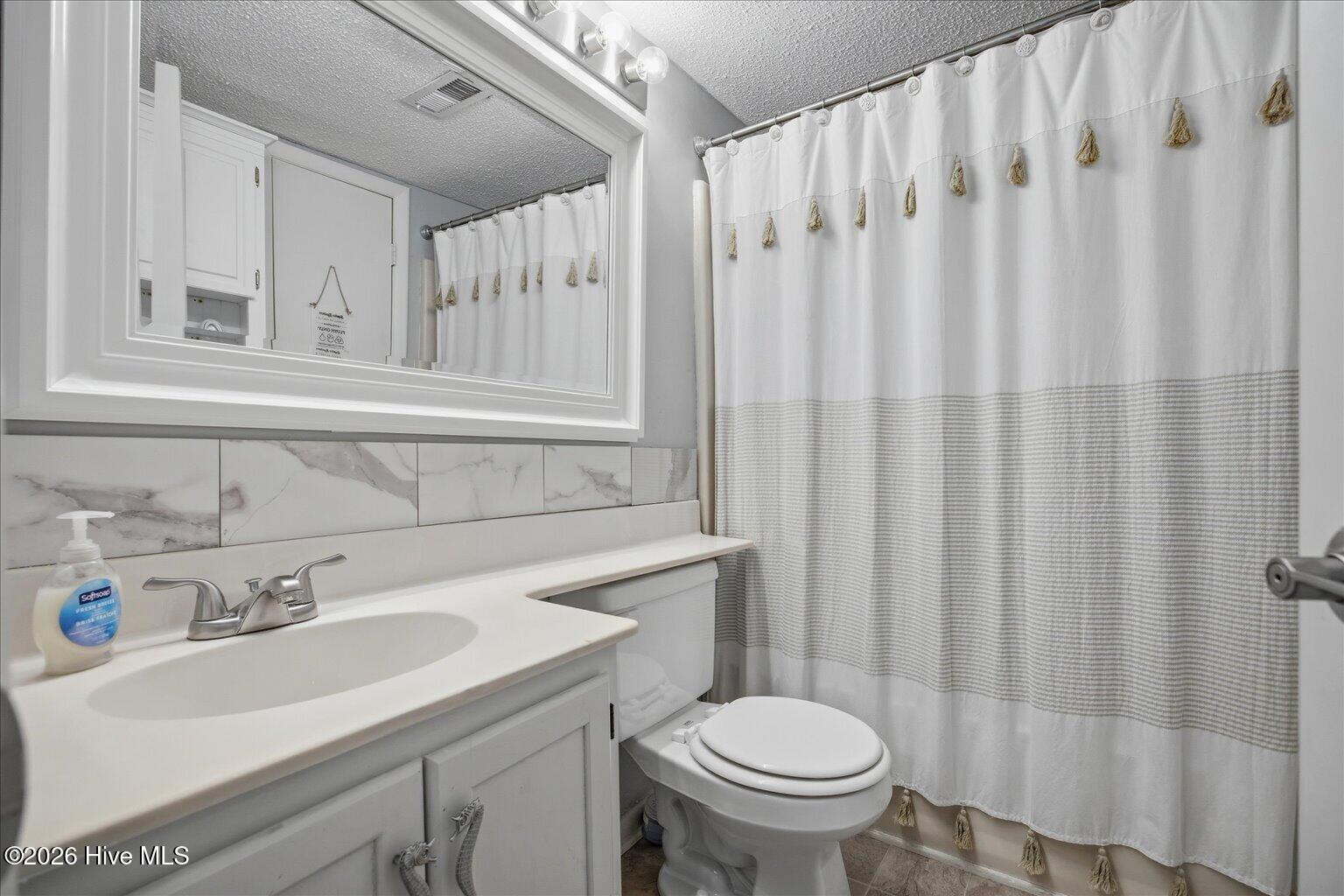 100561249 | Photo 15