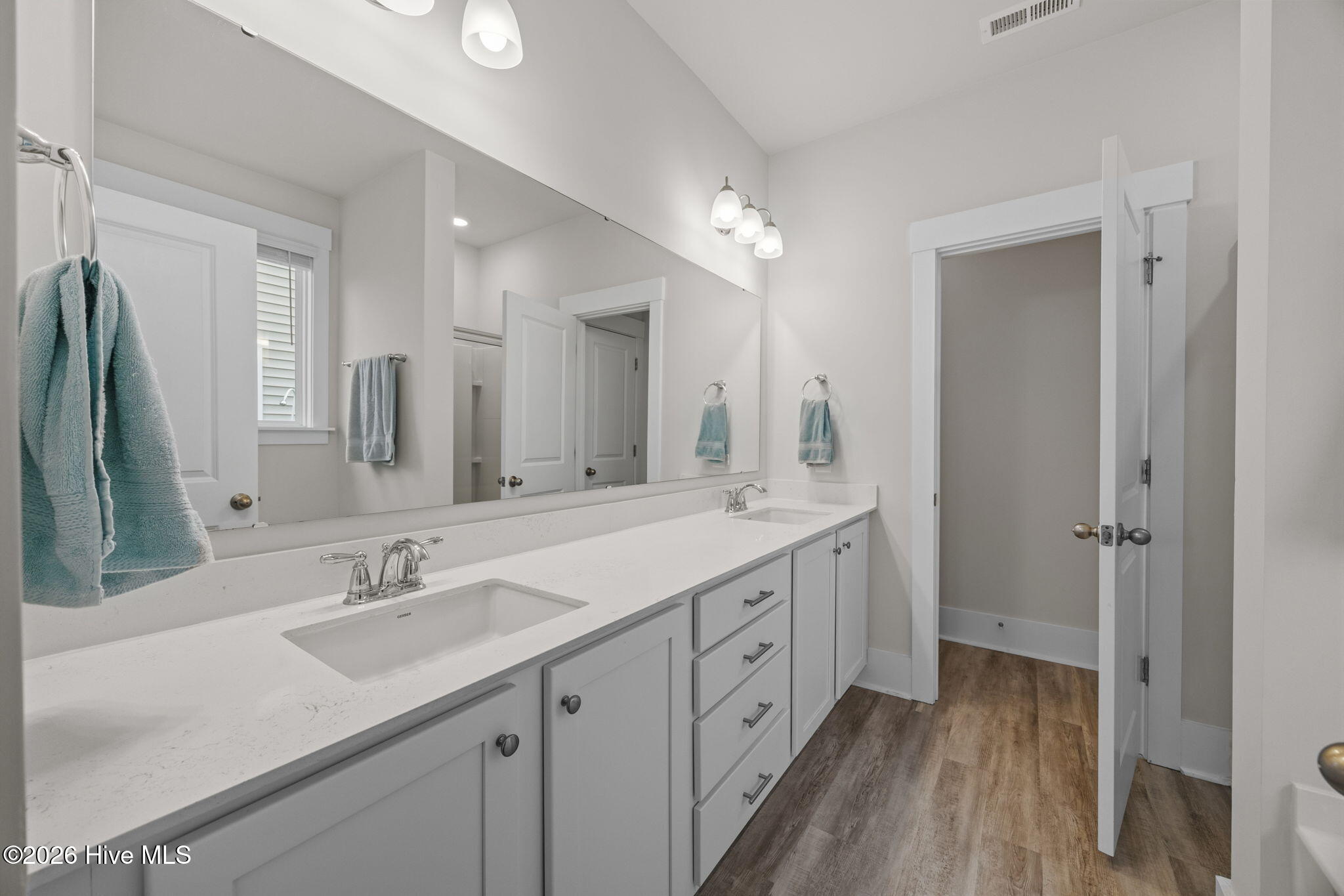 100557752 | Photo 22