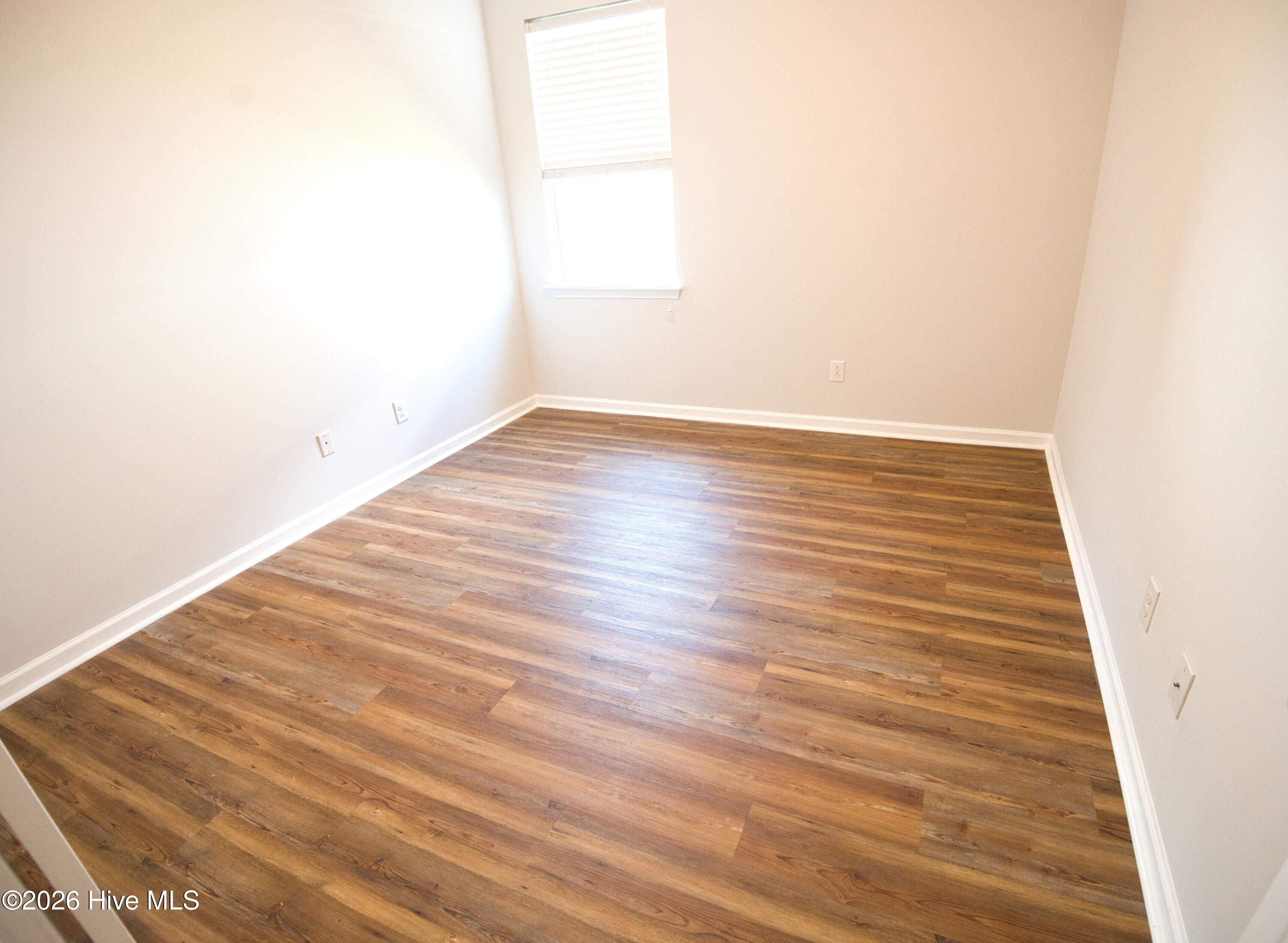 100569756 | Photo 40