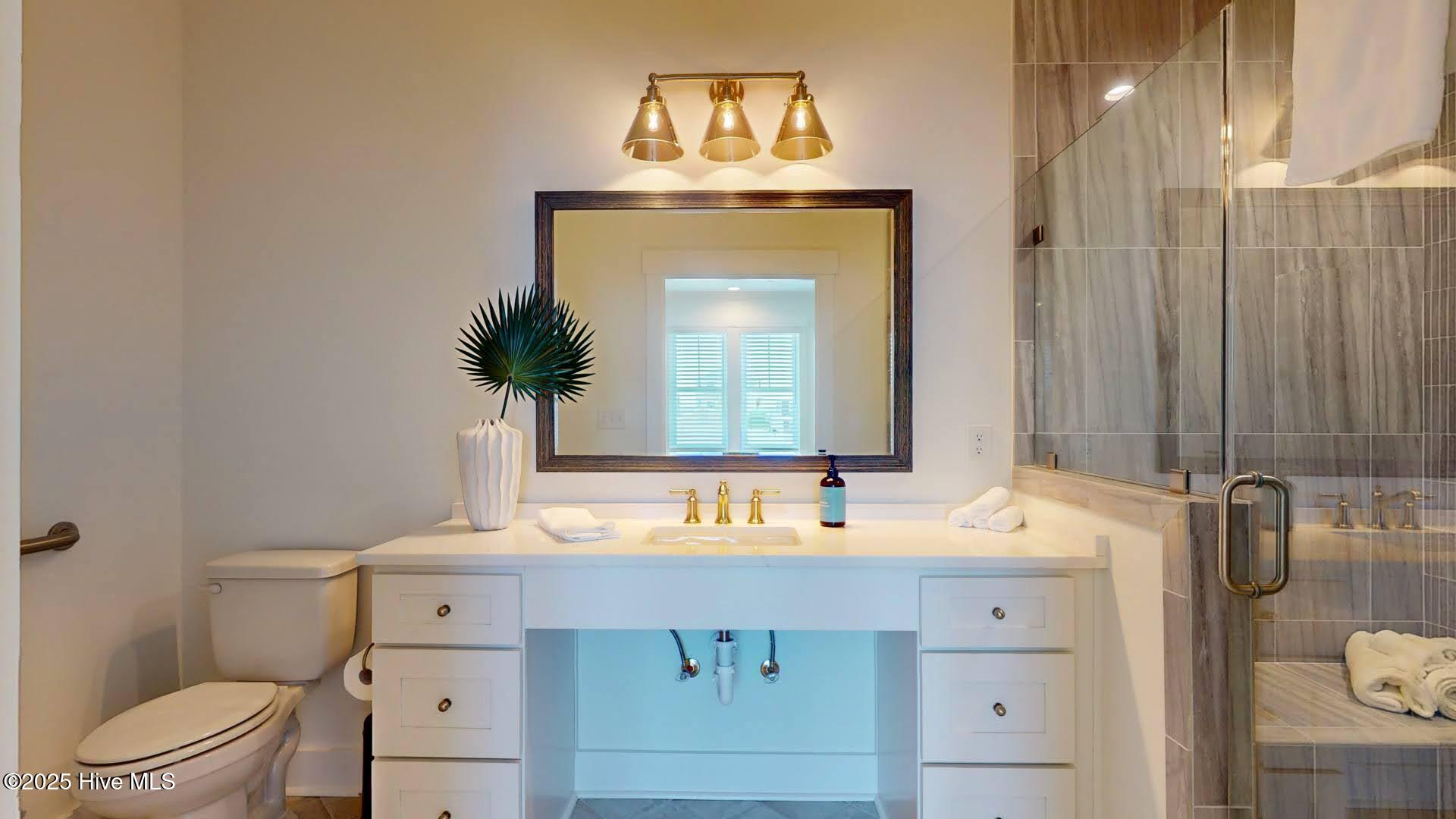 100560716 | Photo 48