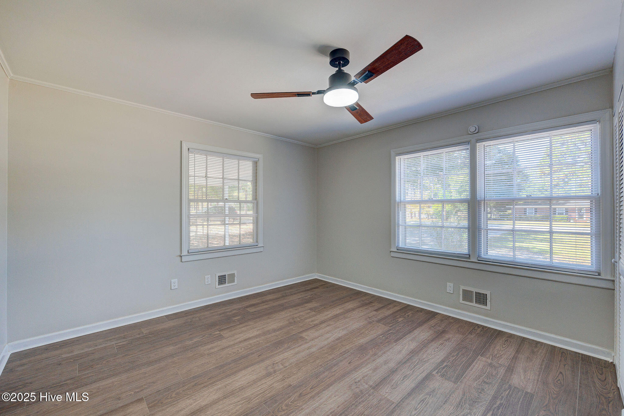 100534664 | Photo 25