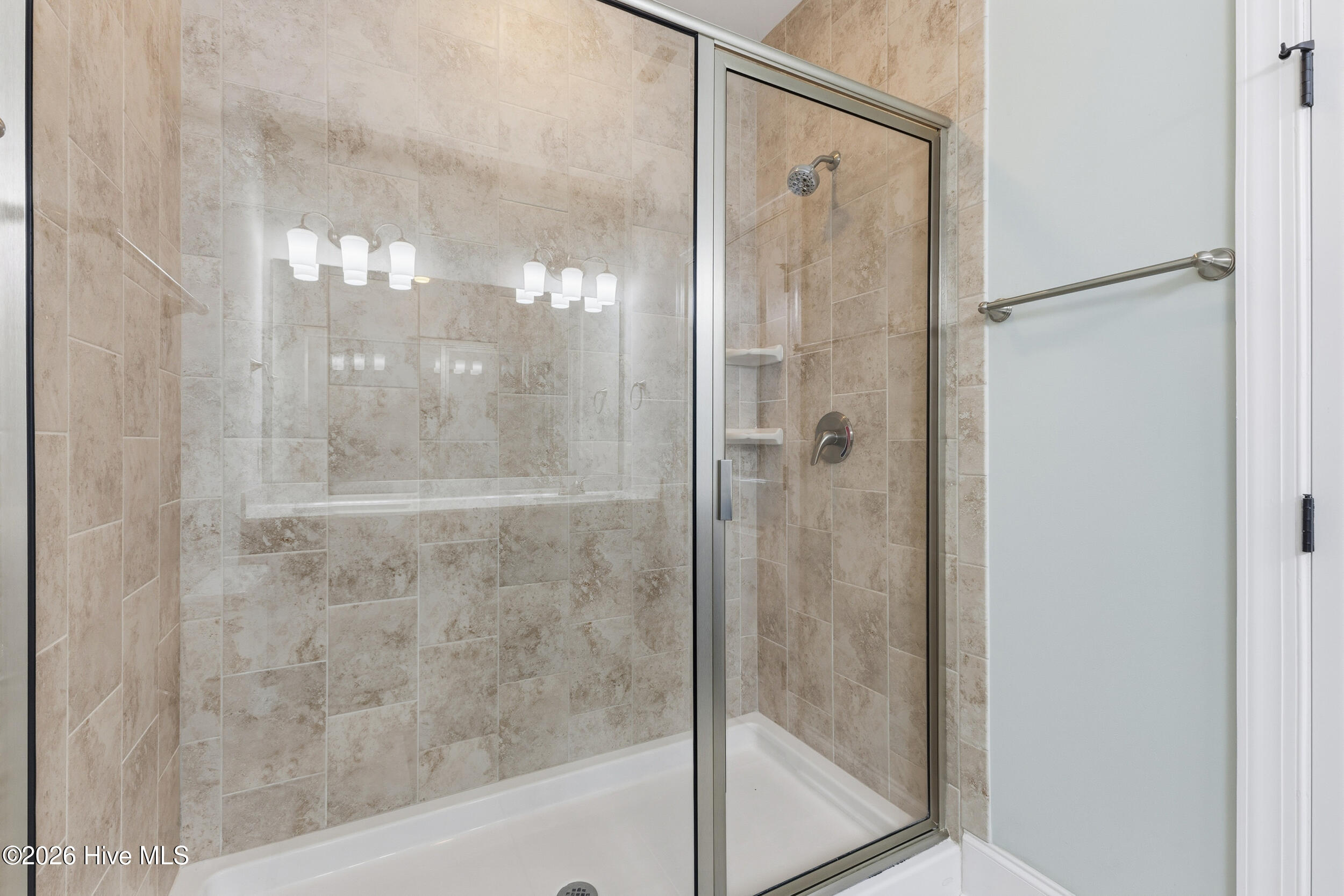 100548579 | Photo 15