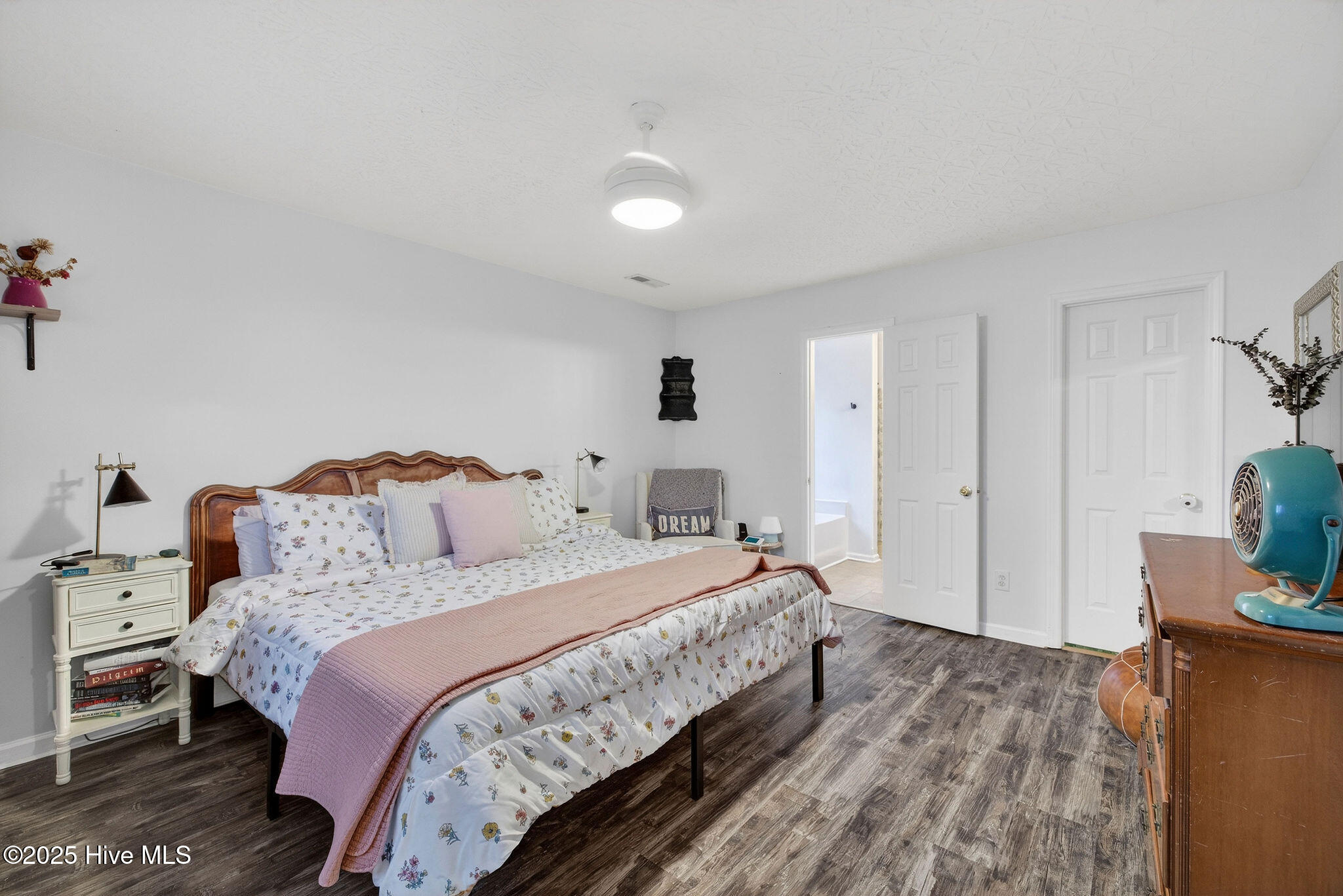 100543269 | Photo 17