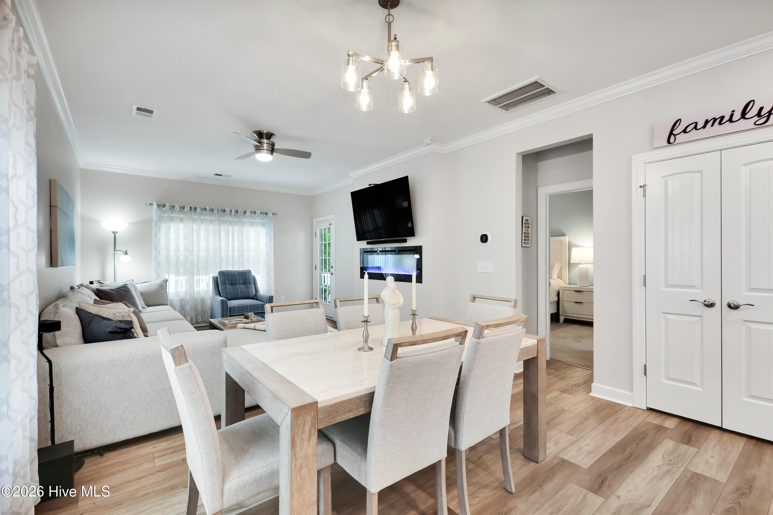 100557185 | Photo 13