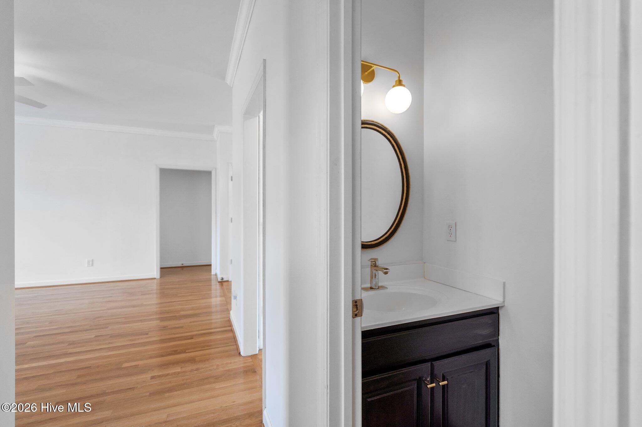 100570682 | Photo 21