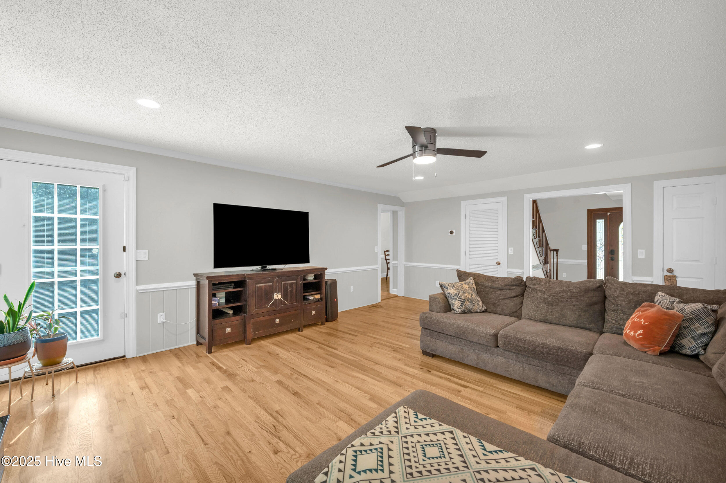 100537583 | Photo 12