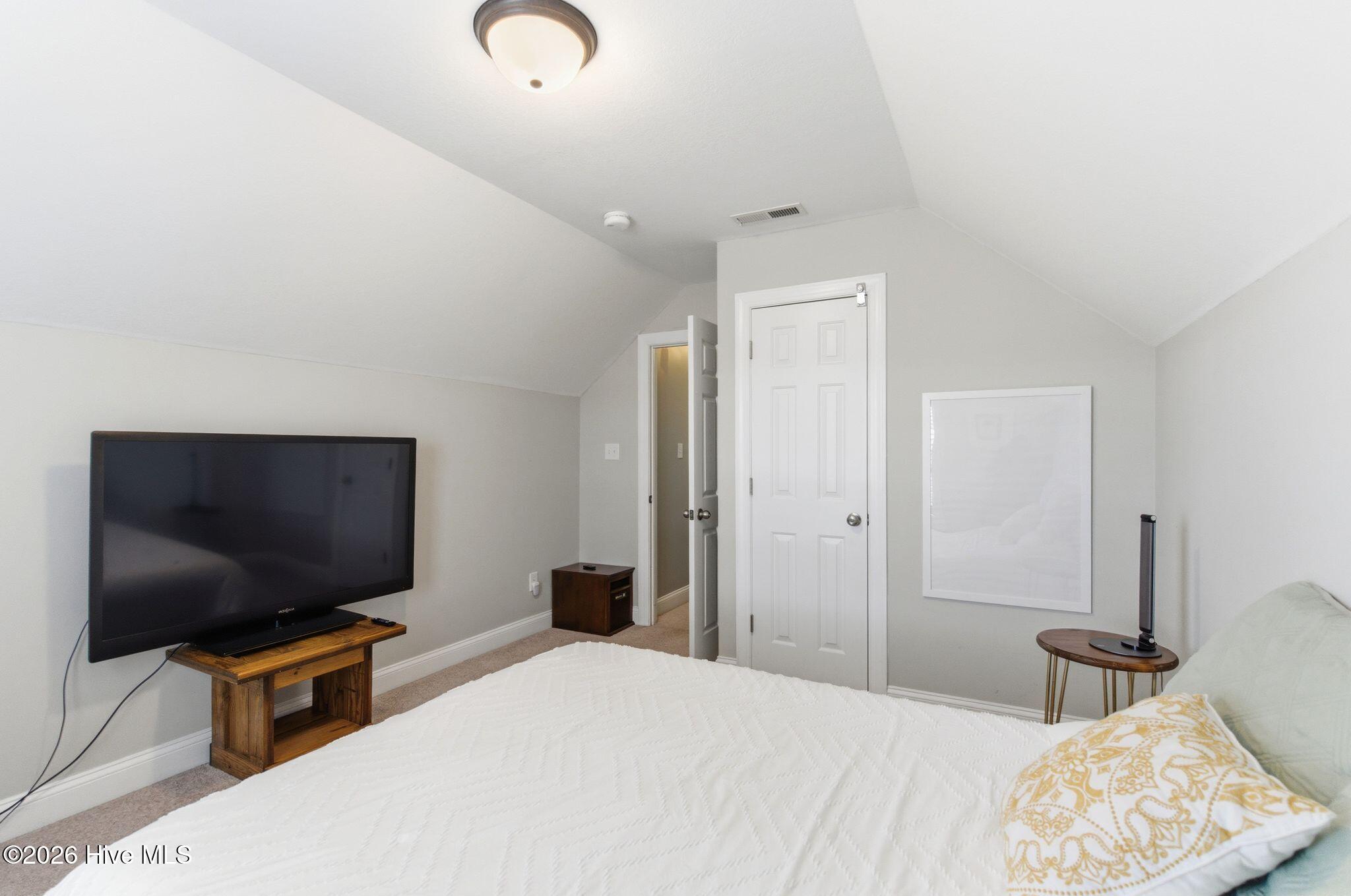 100561216 | Photo 30