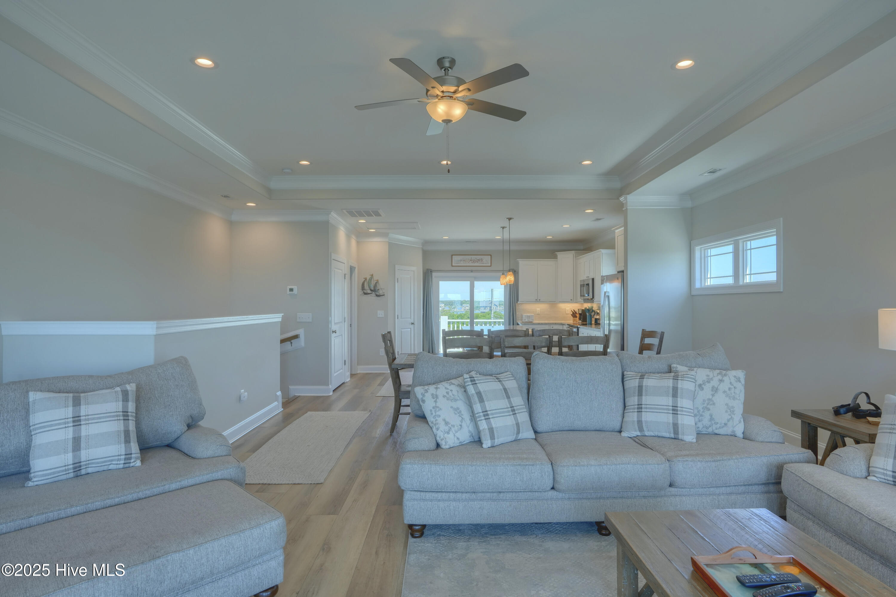 100510415 | Photo 13