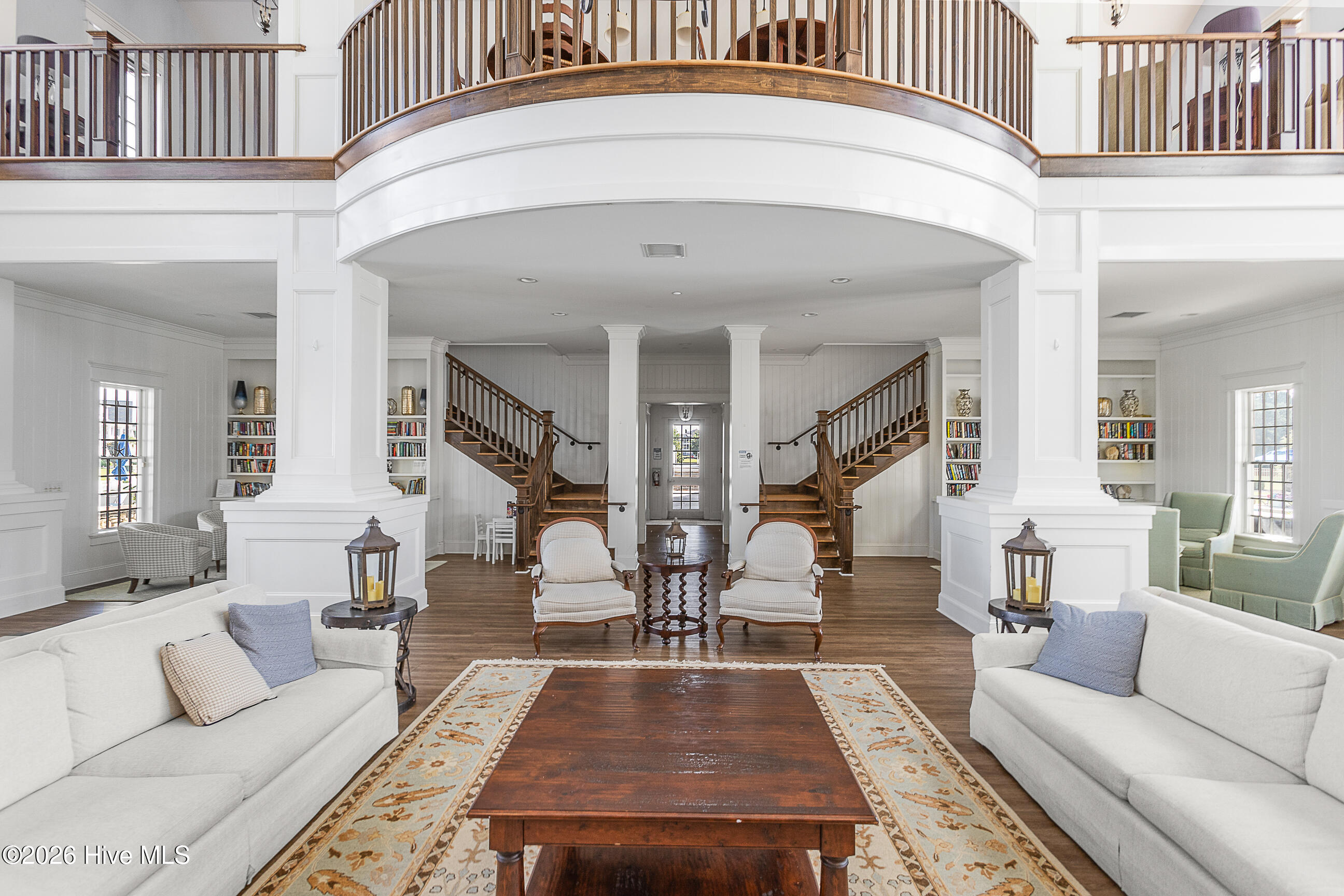 100560315 | Photo 23