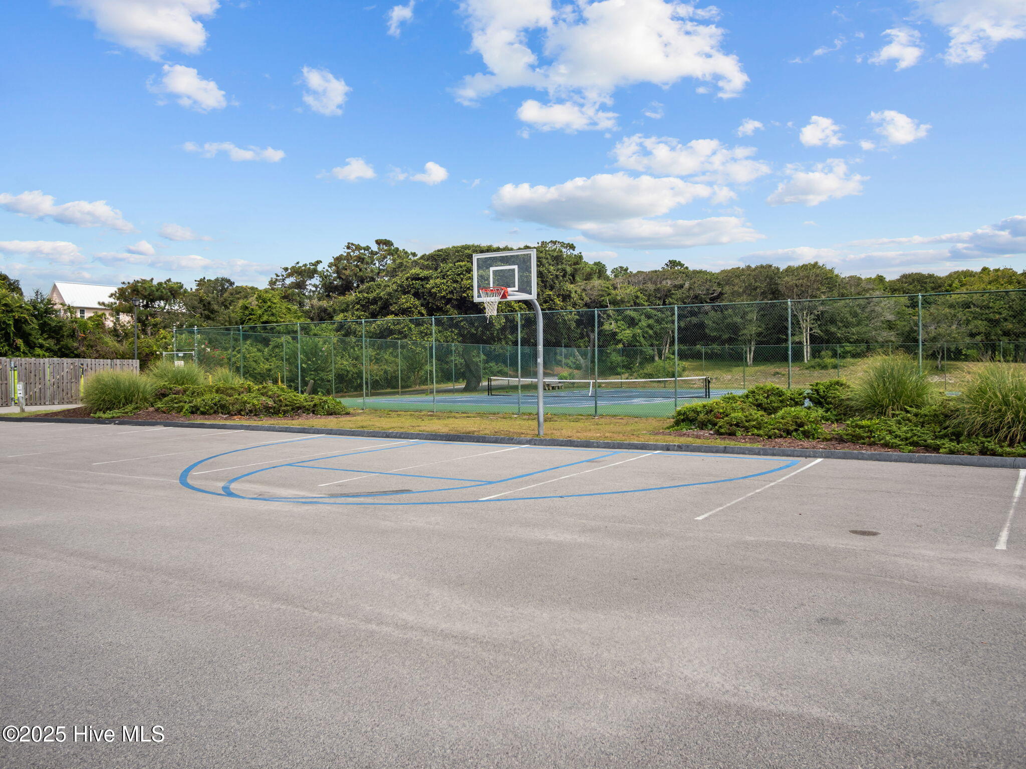 100520425 | Photo 54