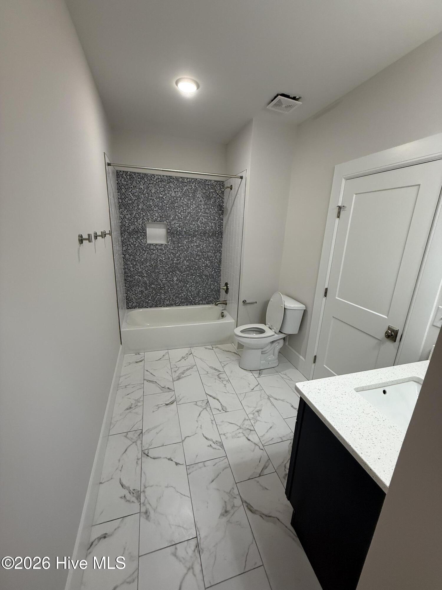 100561434 | Photo 27