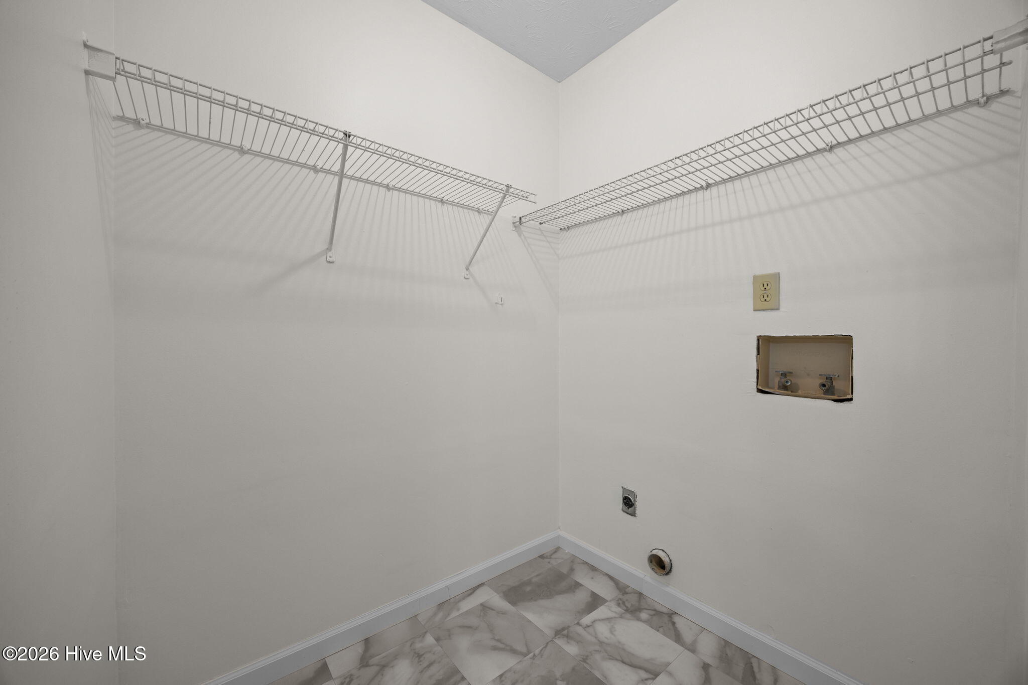 100550938 | Photo 26