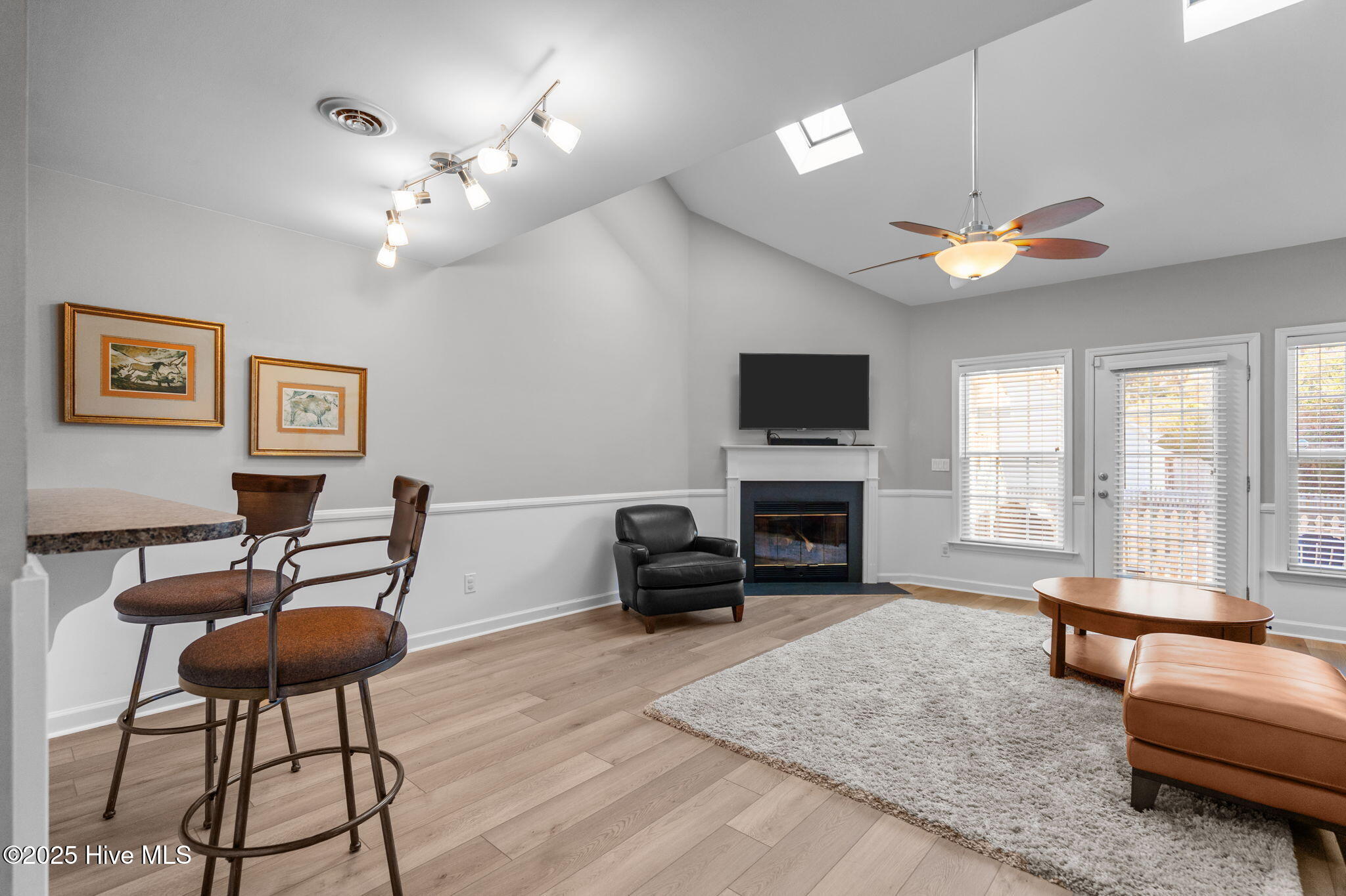 100546041 | Photo 18