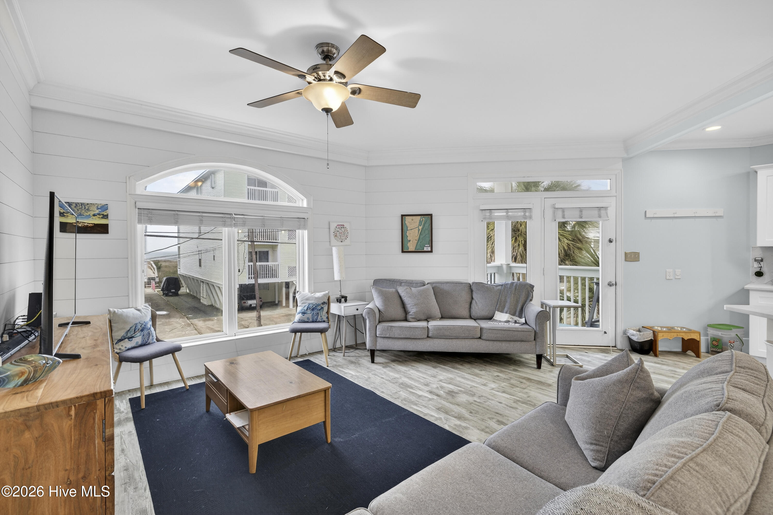 100561786 | Photo 44