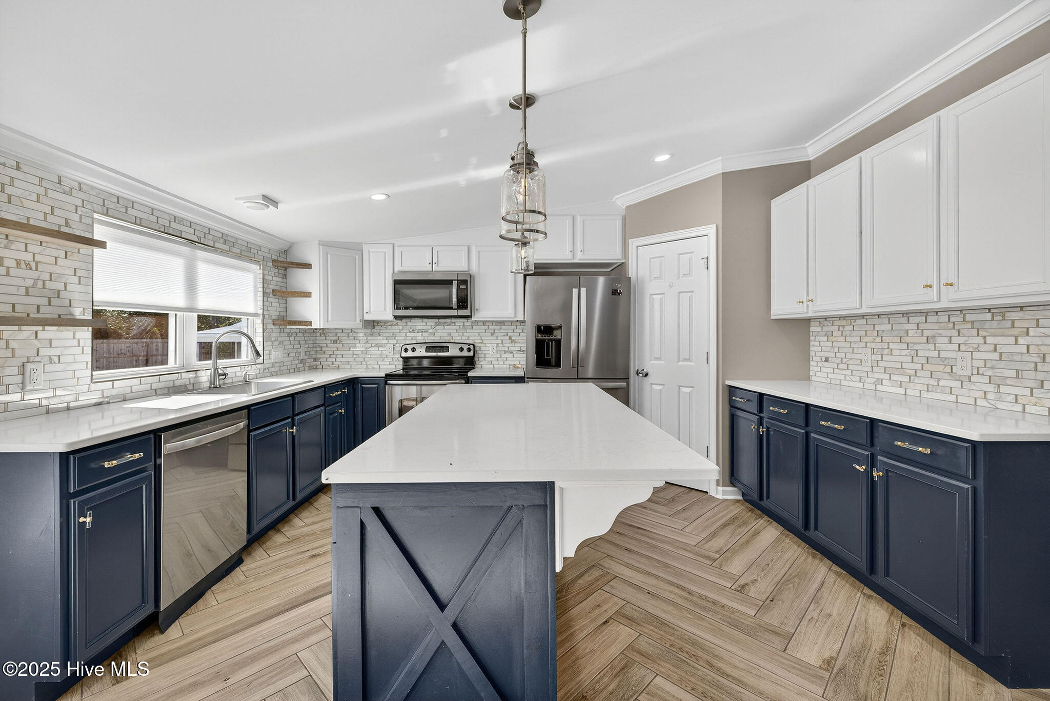 100540799 | Photo 12