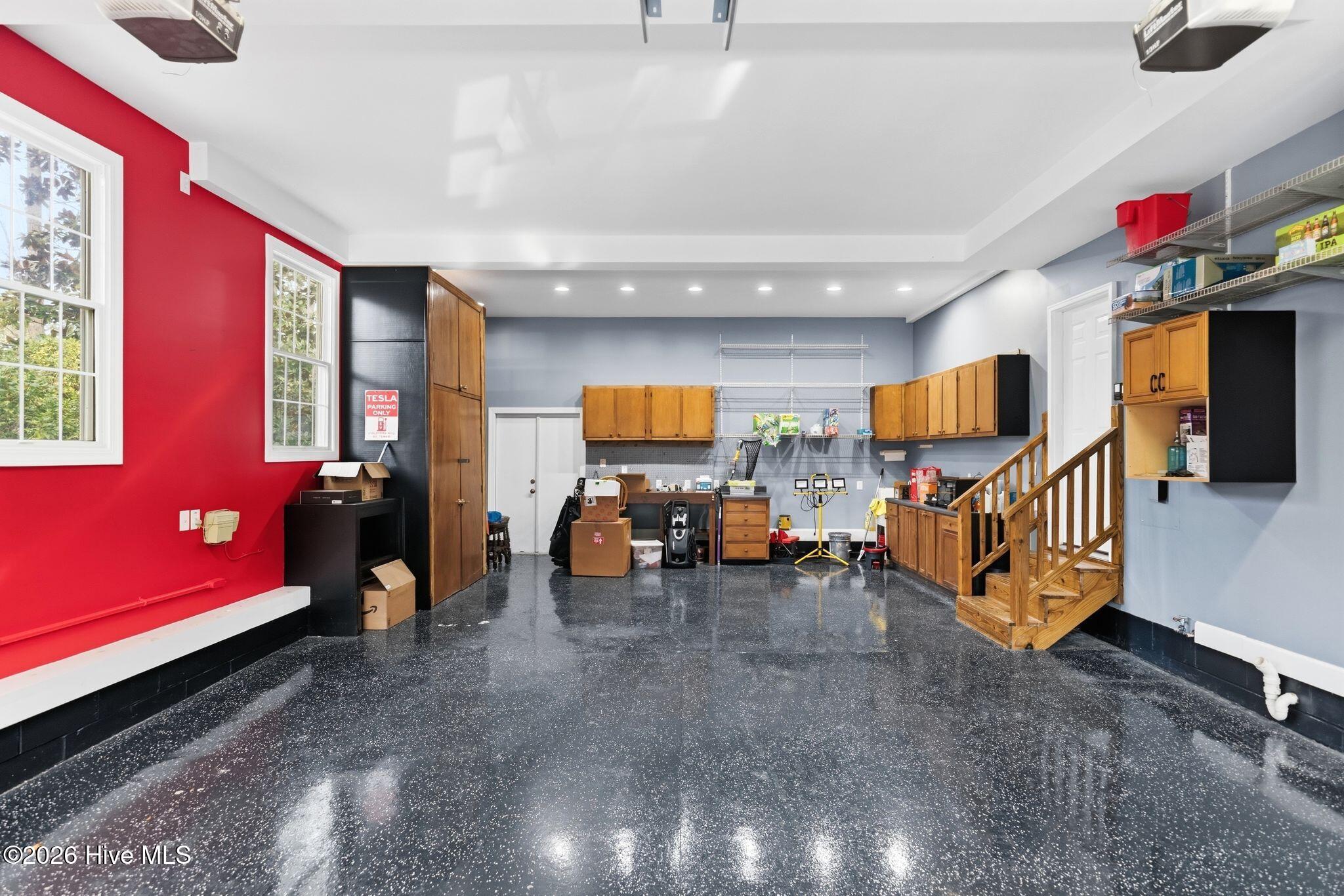 100561180 | Photo 80