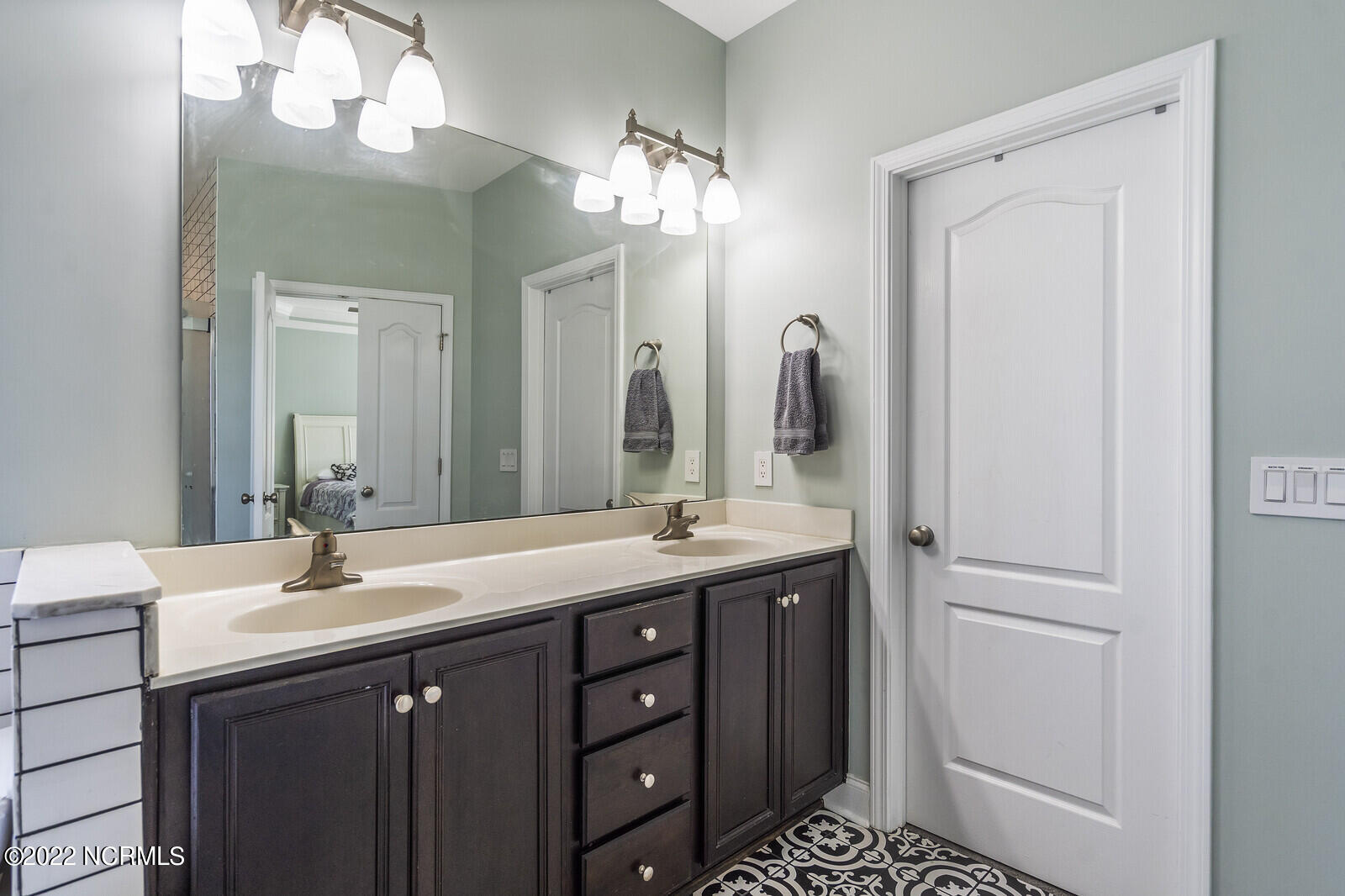 100556304 | Photo 38