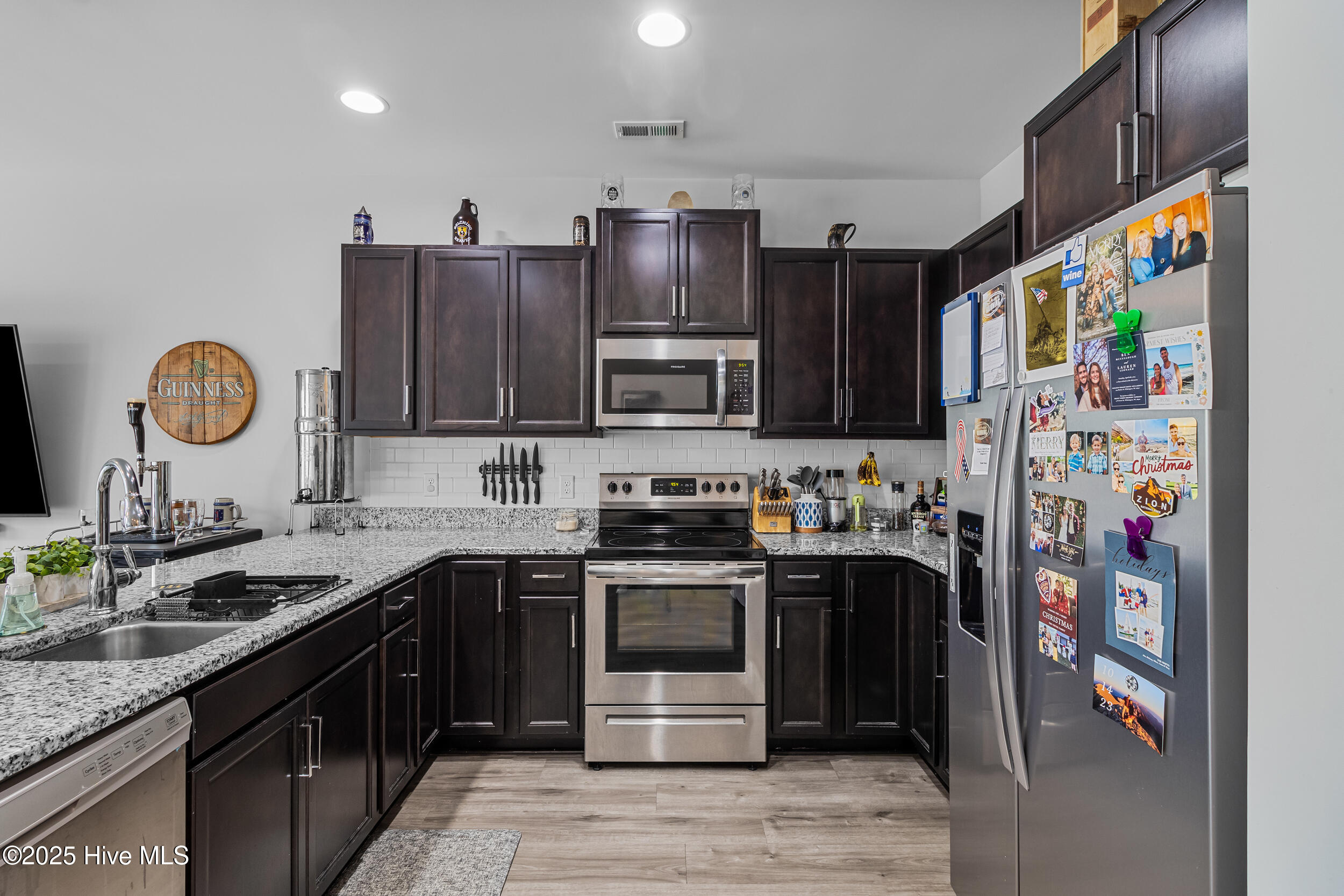 100523378 | Photo 12